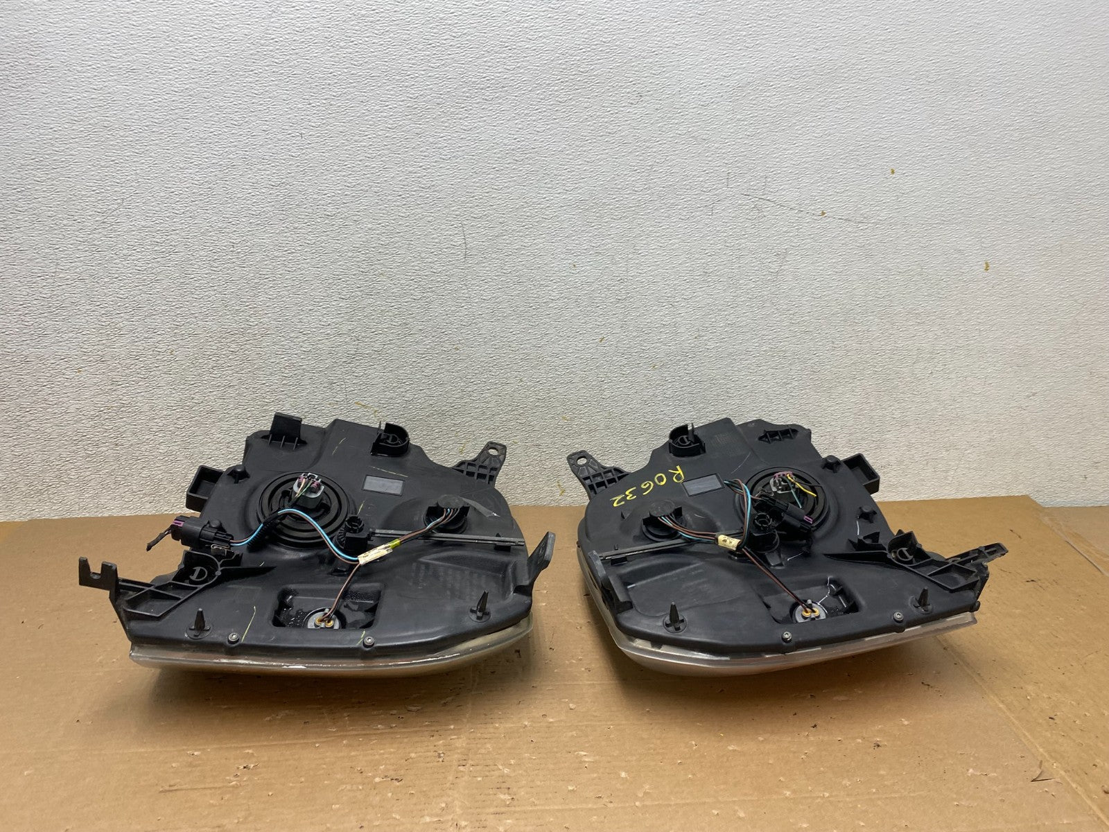 2007 - 2014 GMC Yukon Halogen Headlights Left+Right Side Set R0632 DW14