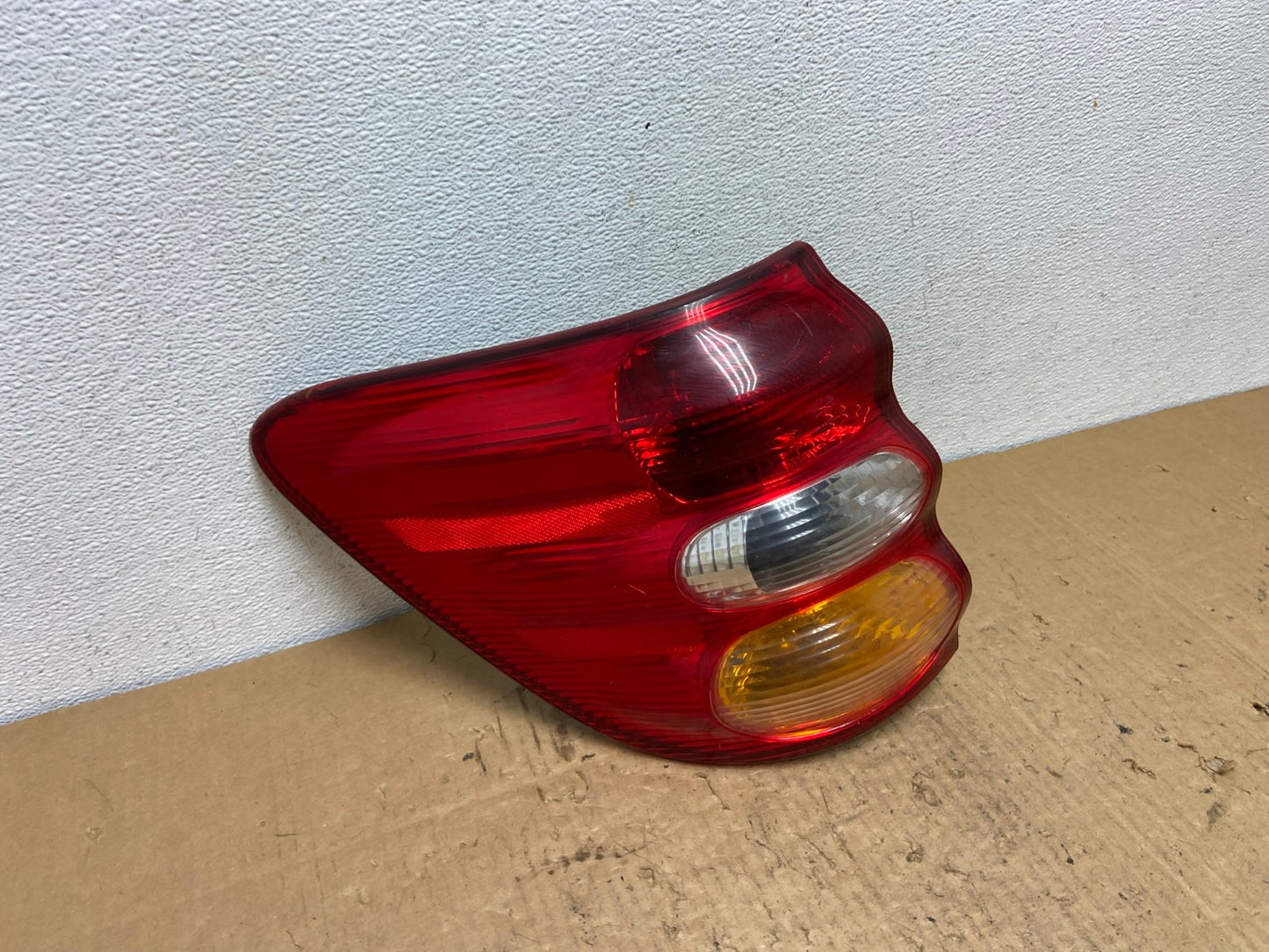2001 to 2004 Toyota Sequoia Left Driver Lh Side Tail Light AC8304 LK2