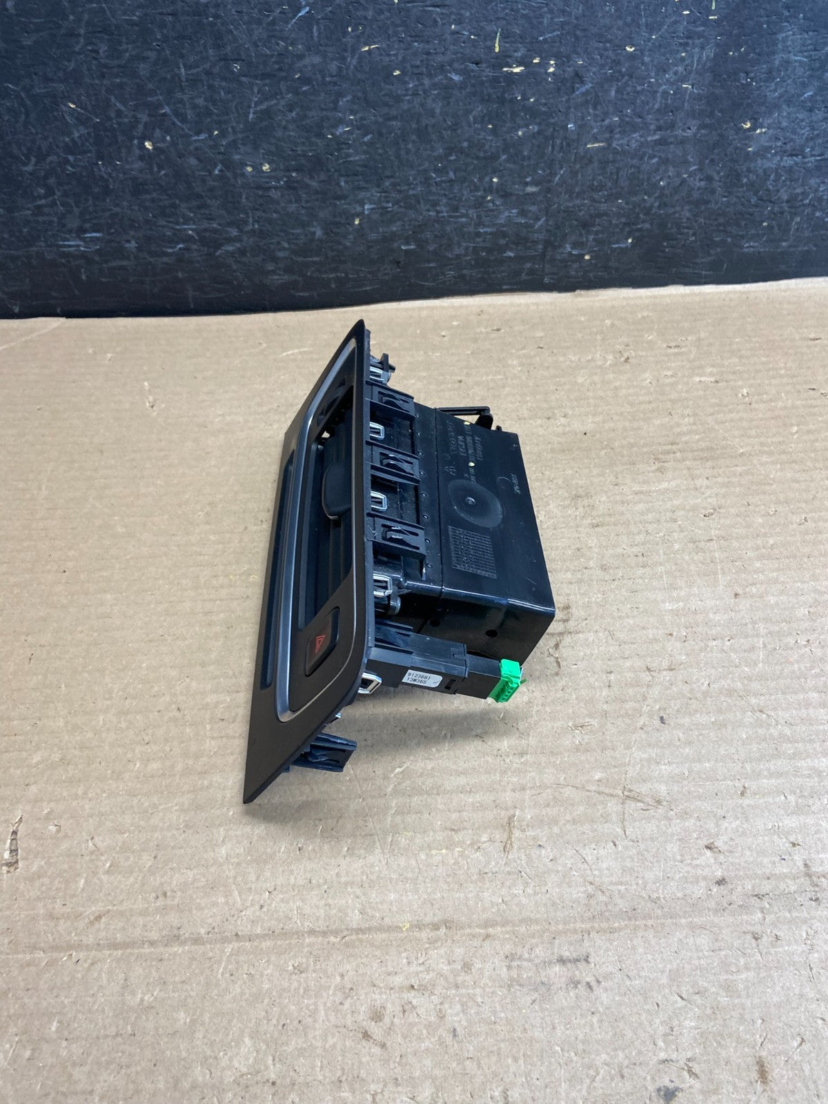 2011 to 2018 Volvo S60 Center Dash Air Vent Bezel Panel Trim AH3527 DG1