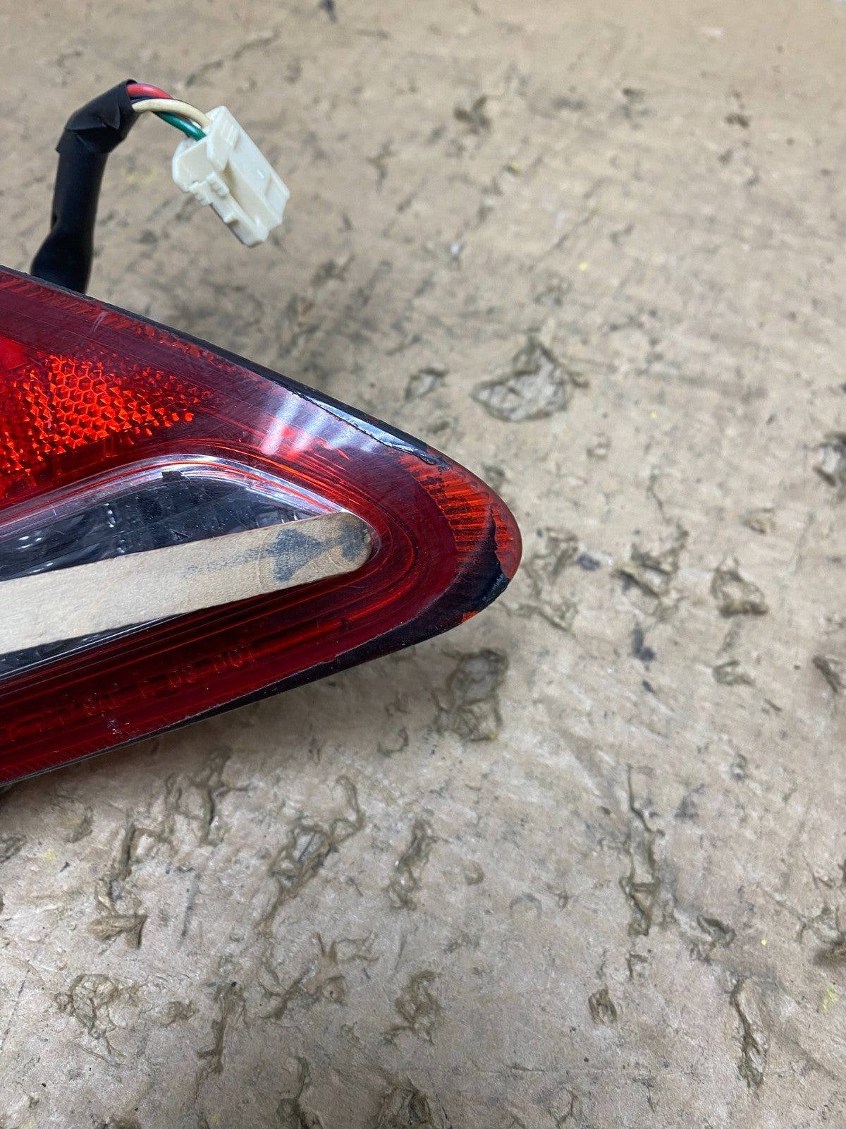 2005-2010 Toyota Avalon Left Driver LH Side Tail Light Inner V8539 DW4