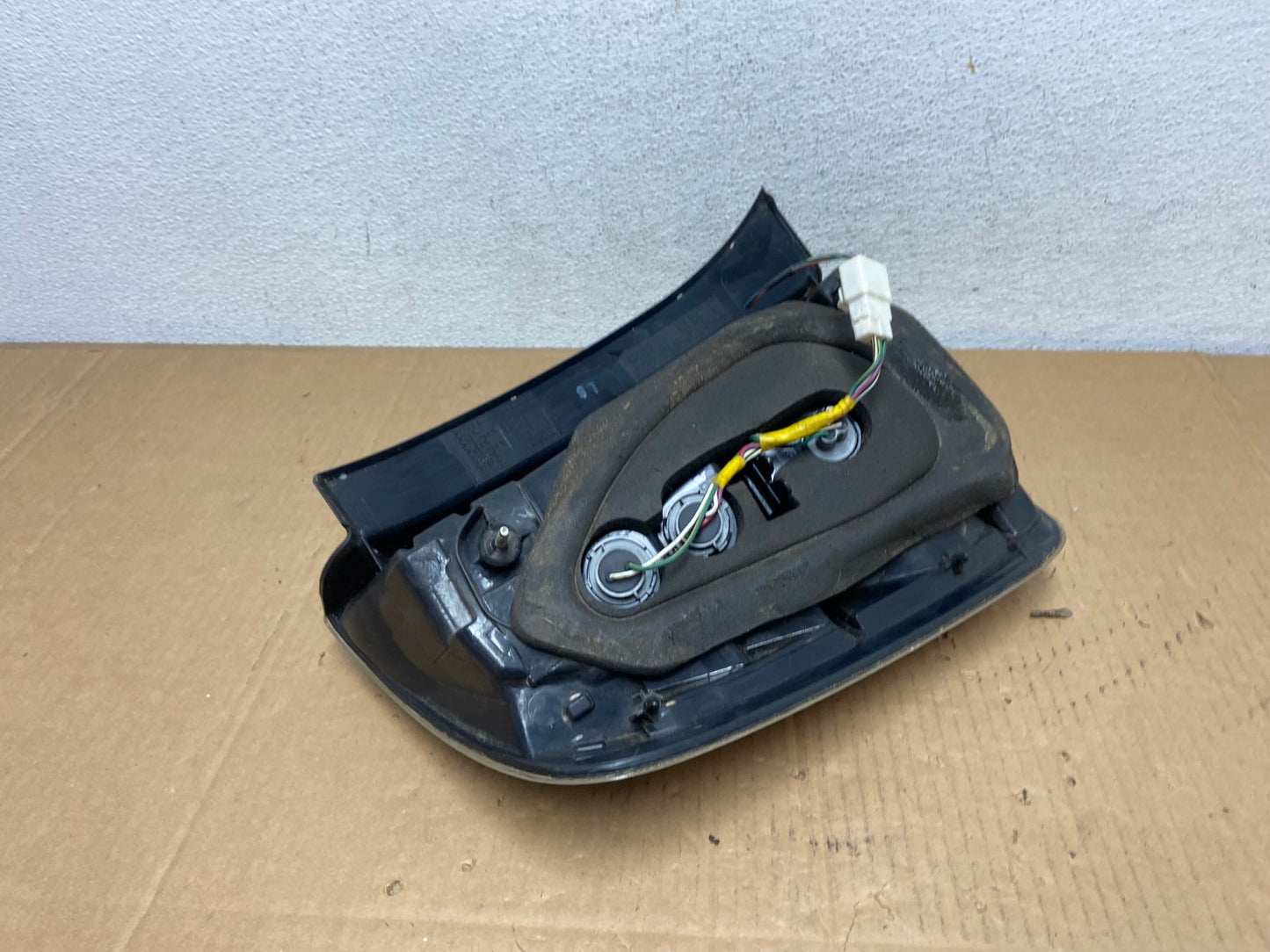 2004 - 2005 Toyota Prius Right Passenger Side Rh Tail Light AD0921 LK6