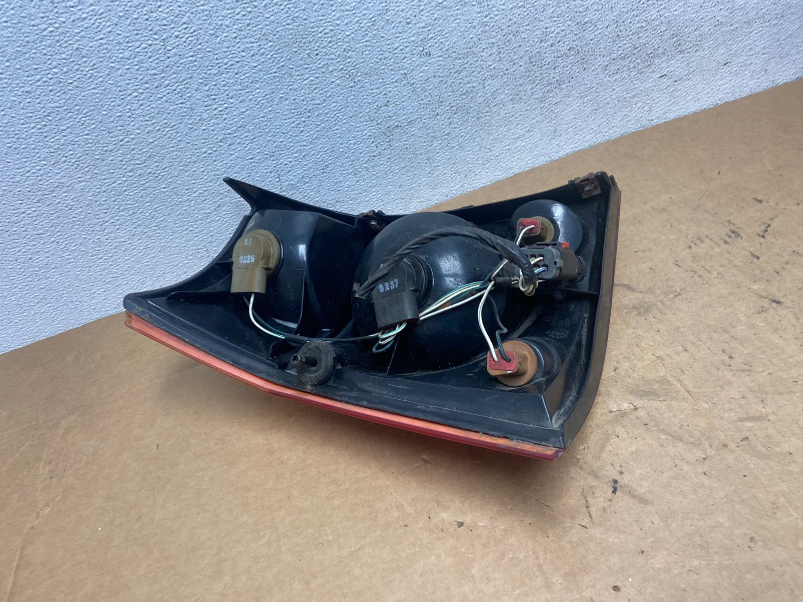 2004 to 2006 Chrysler Pacifica Right Passenger Rh Side Tail Light AD4808 LK5
