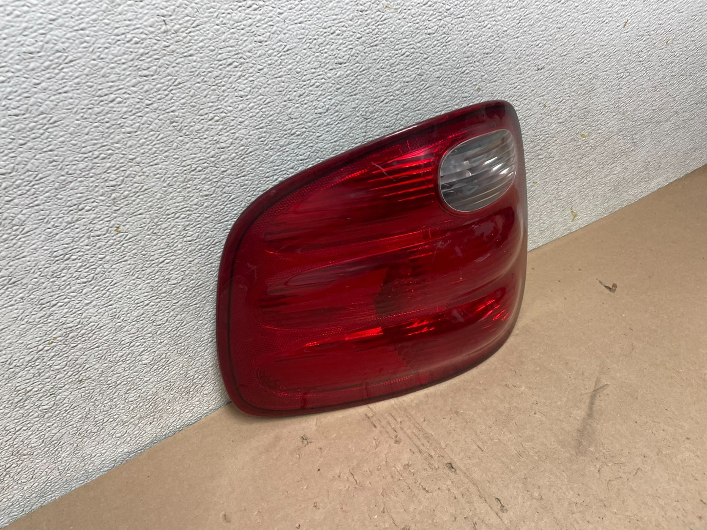 1997 to 1999 Ford F150 F-150 Left Driver LH Side Tail Light Oem Q4380 DW2