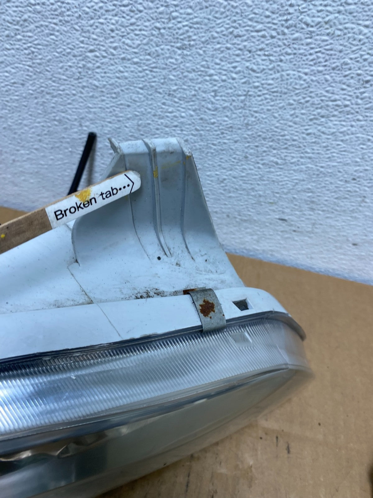 2000 to 2001 Infiniti I30 Left Right Side Headlights Halogen AC76296