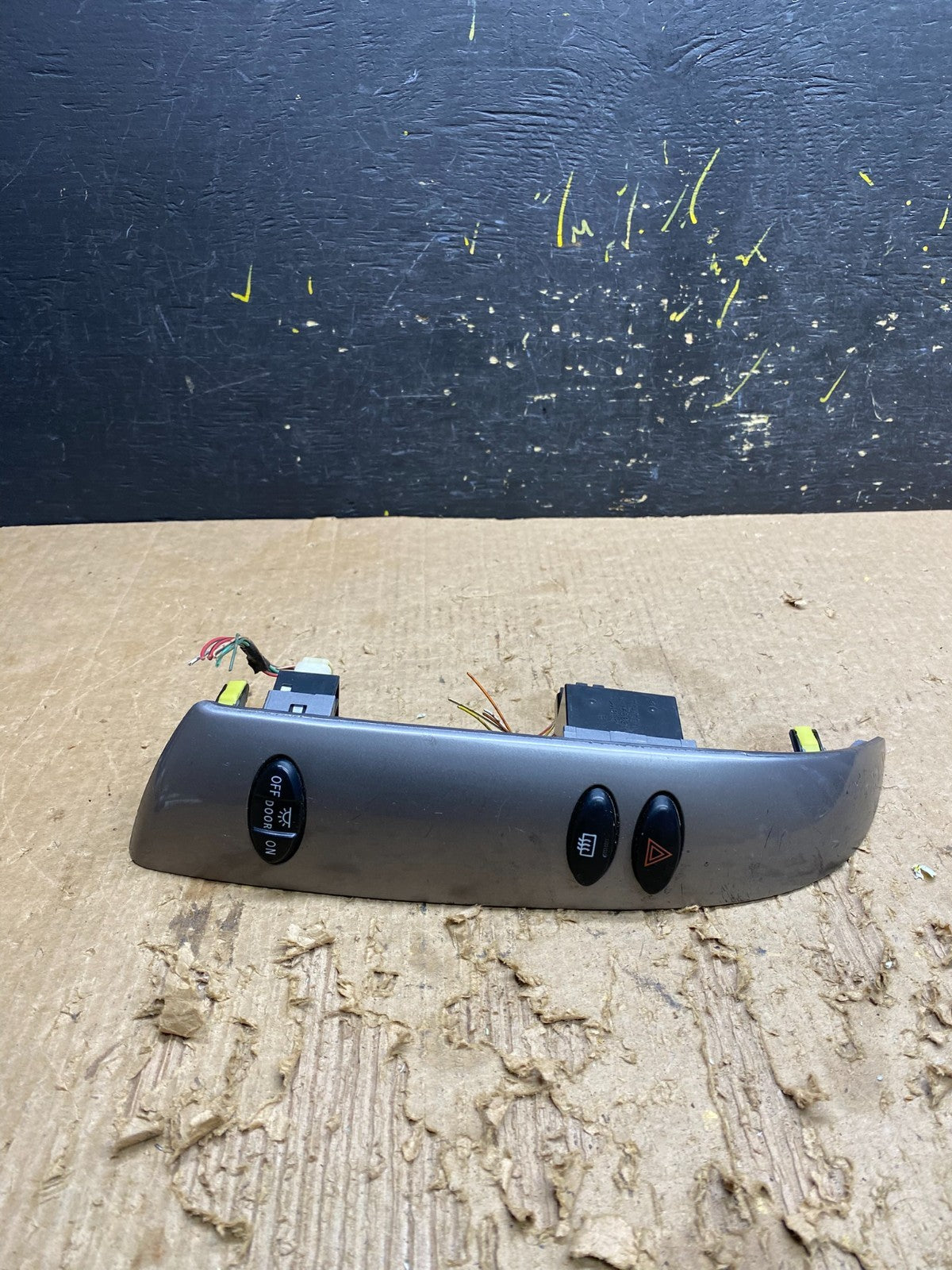 2004 to 2010 Toyota Sienna Left Side Climate Switches Bezel Trim z9910 DG0