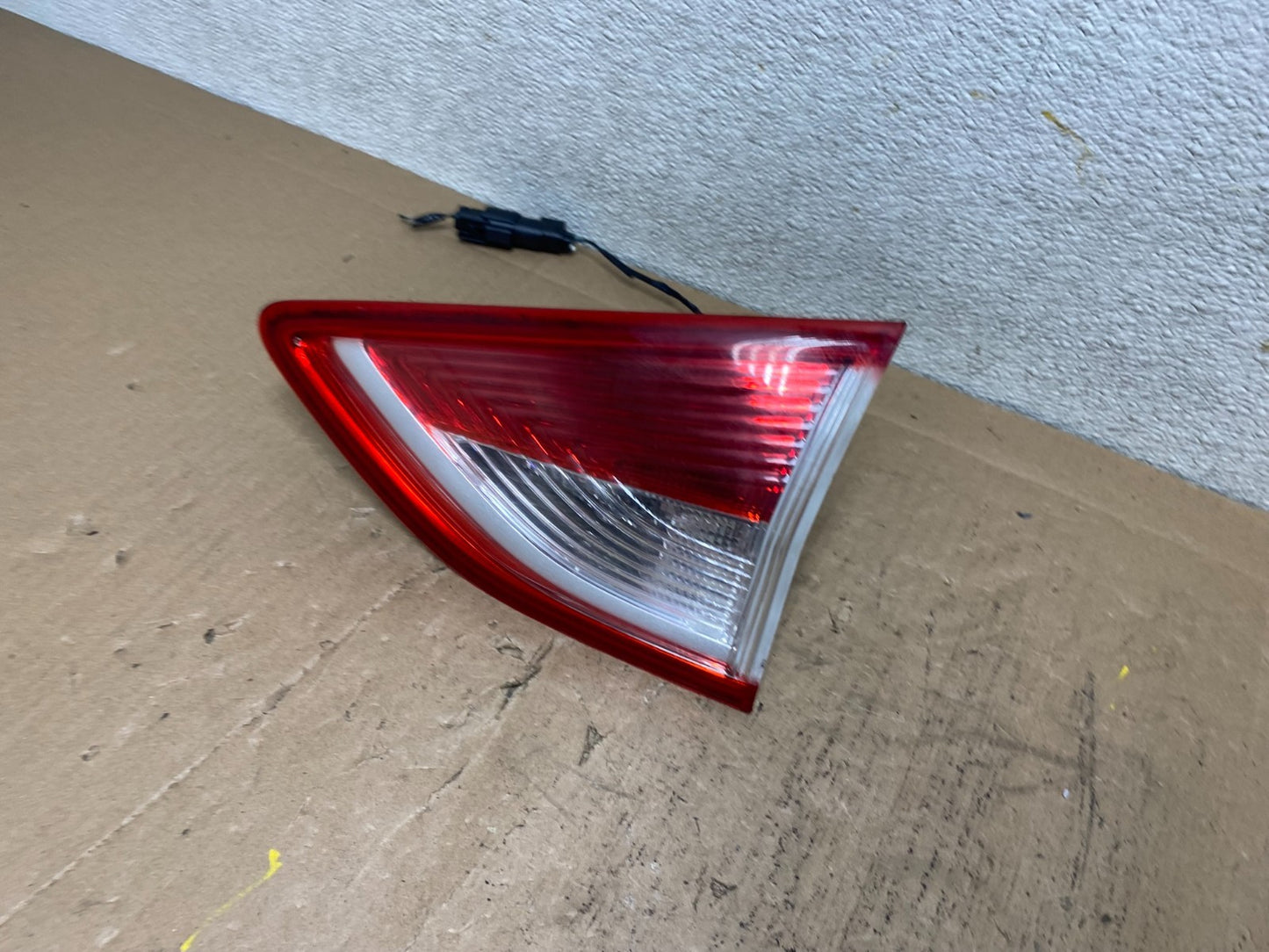 2013 to 2016 Ford Escape Right Passenger RH Side Inner Tail Light OEM S0948 DW1