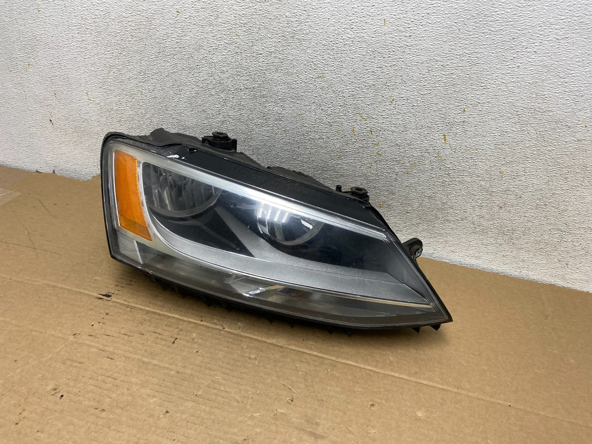2011 to 2014 Volkswagen Jetta Right Passenger RH Headlight Halogen AH7831 DW2