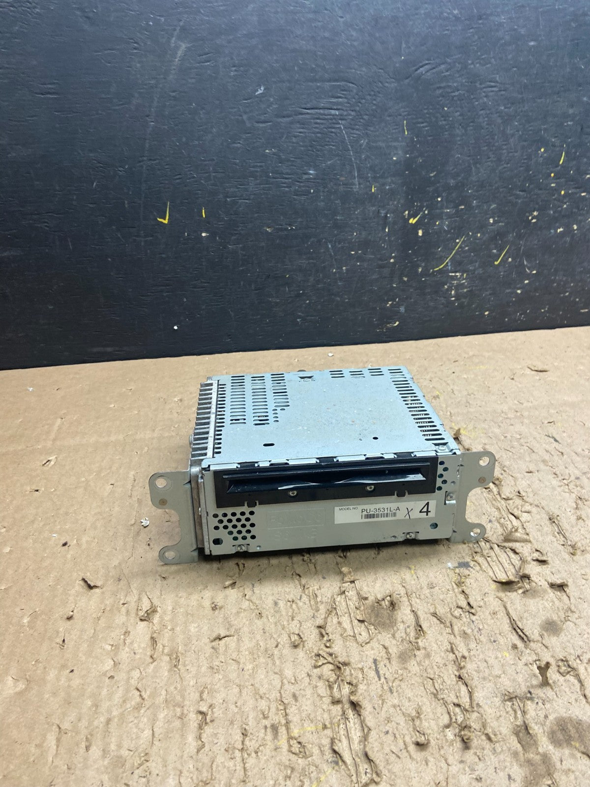 2013 to 2014 Ford Explorer Audio Equipment Radio Receiver AM FM CD T8895 DG0