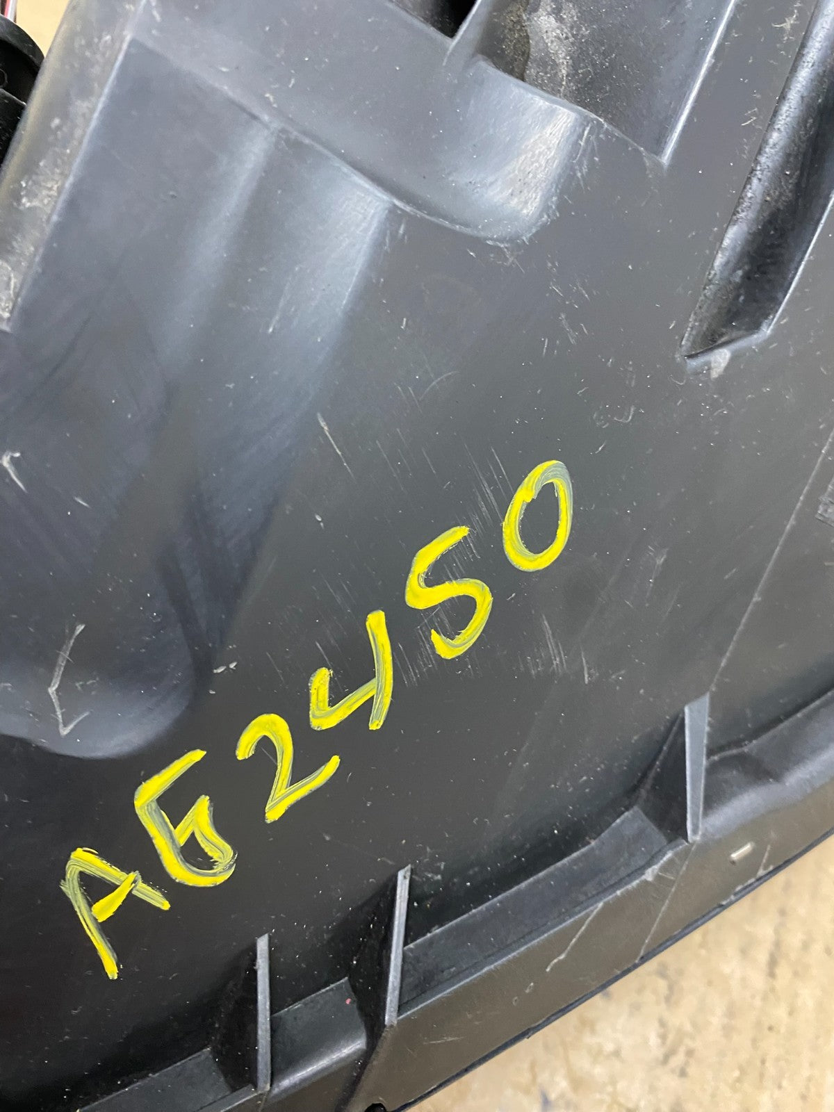 2012-2015 Volkswagen Passat Right Passenger RH Halogen Headlight AG2450 DW10