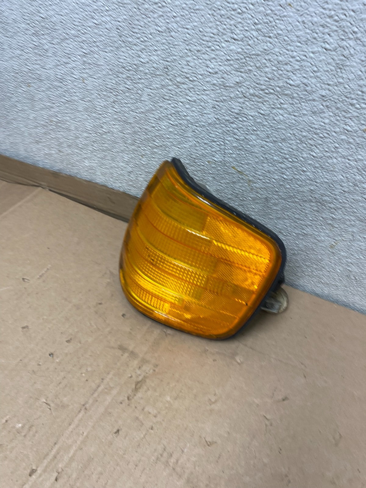 1986-1991 Mercedes W126 500SL 560SEL Left Driver Headlight Turn Signal U7123 DW1