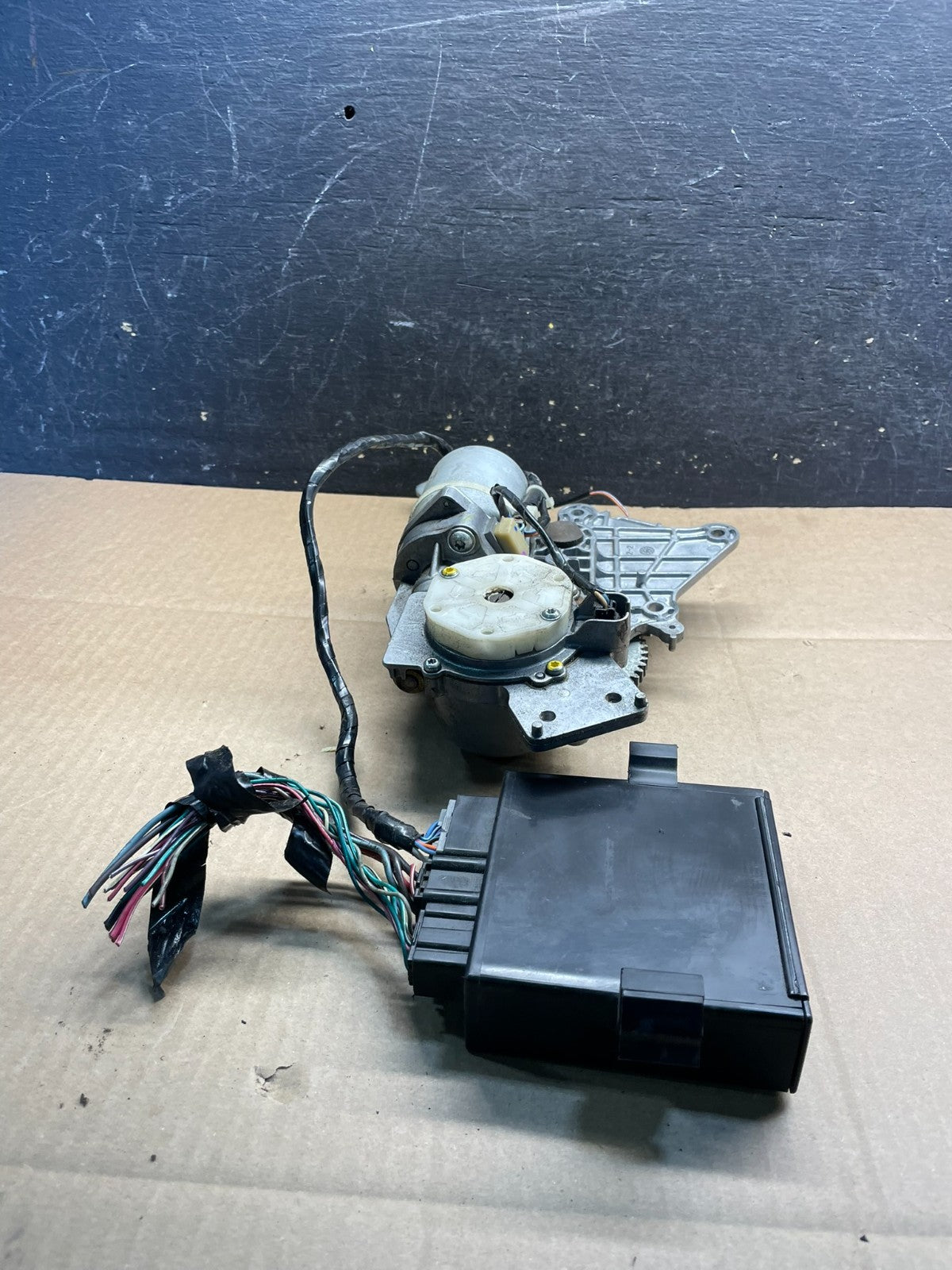 GMC Acadia Yukon Tahoe Rear Trunk Liftgate Power Motor Actuator u2090 DG2