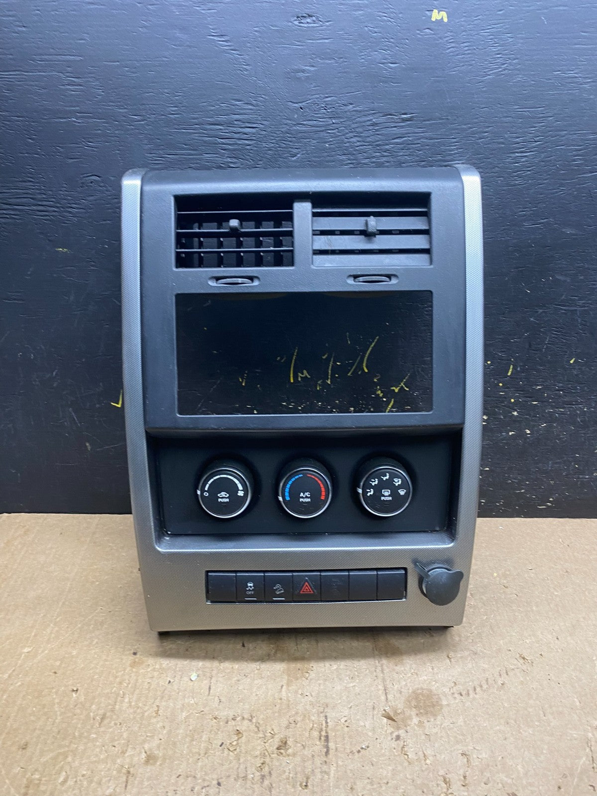 2008 to 2012 Jeep Liberty Dash Climate Temperature Control Radio Bezel Z7243 DG0