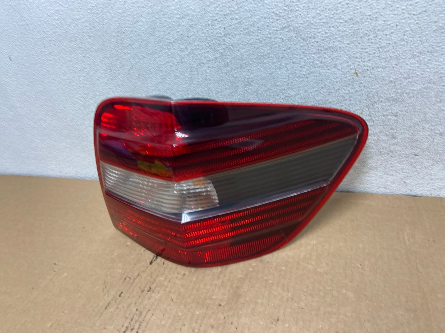 2009 to 2011 Mercedes ML350 ML-Class Right Passenger RH Tail Light AG2094 LK1