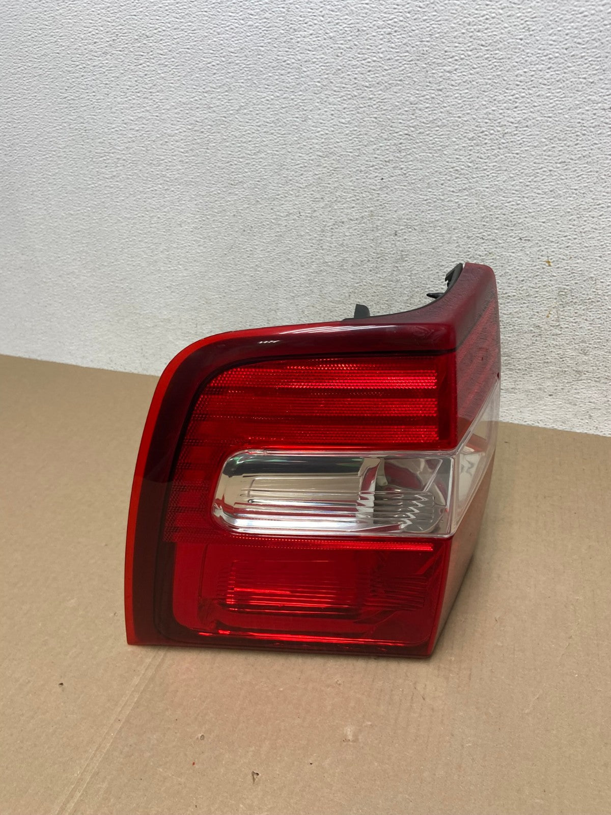 2007 to 2012 Ford Expedition Left Driver LH Side Tail light AE6923 lk2