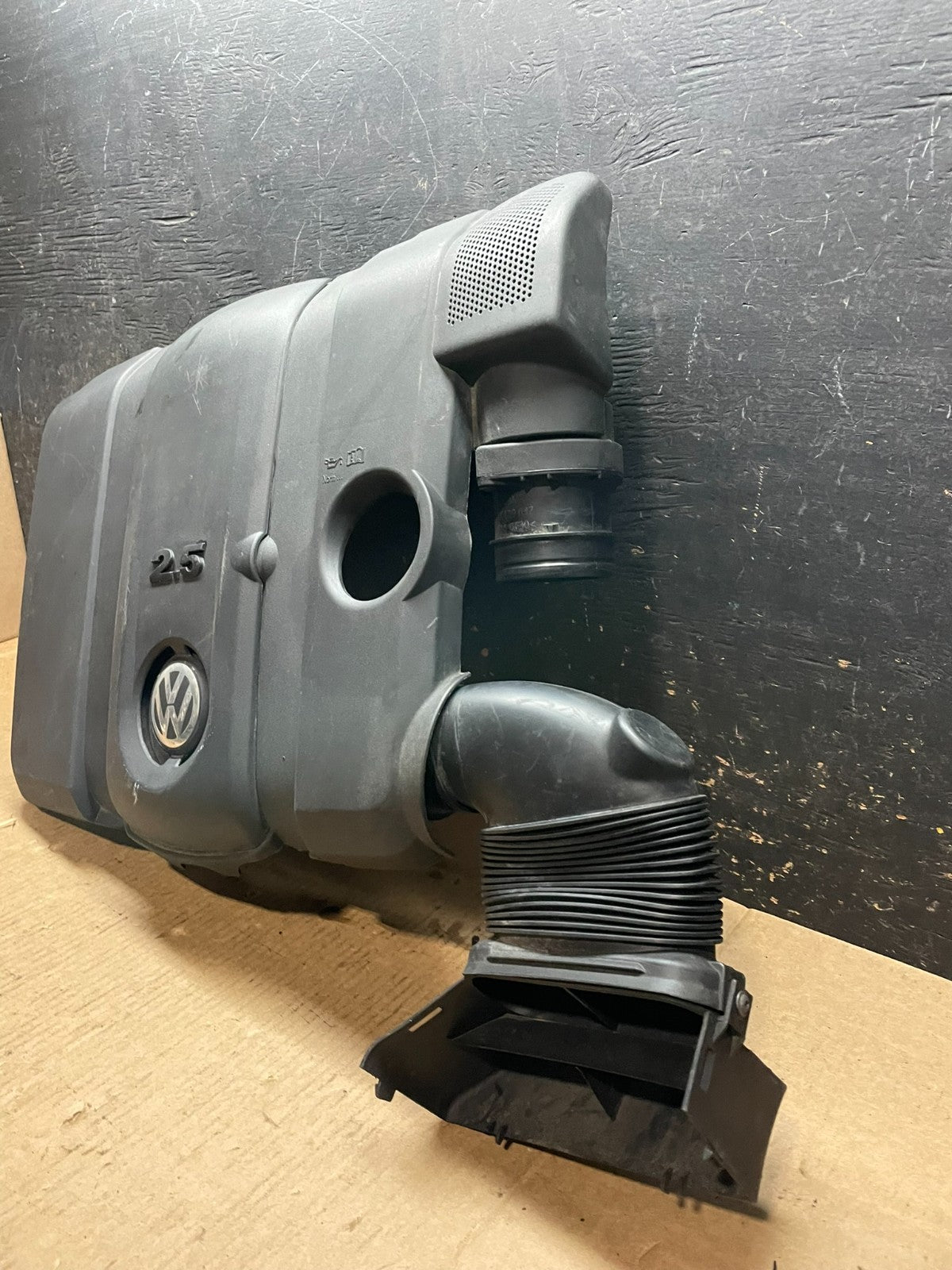2005 to 2008 Volkswagen Jetta Beetle 2.5L Passat Engine Cover 07k129601j y9544 D2