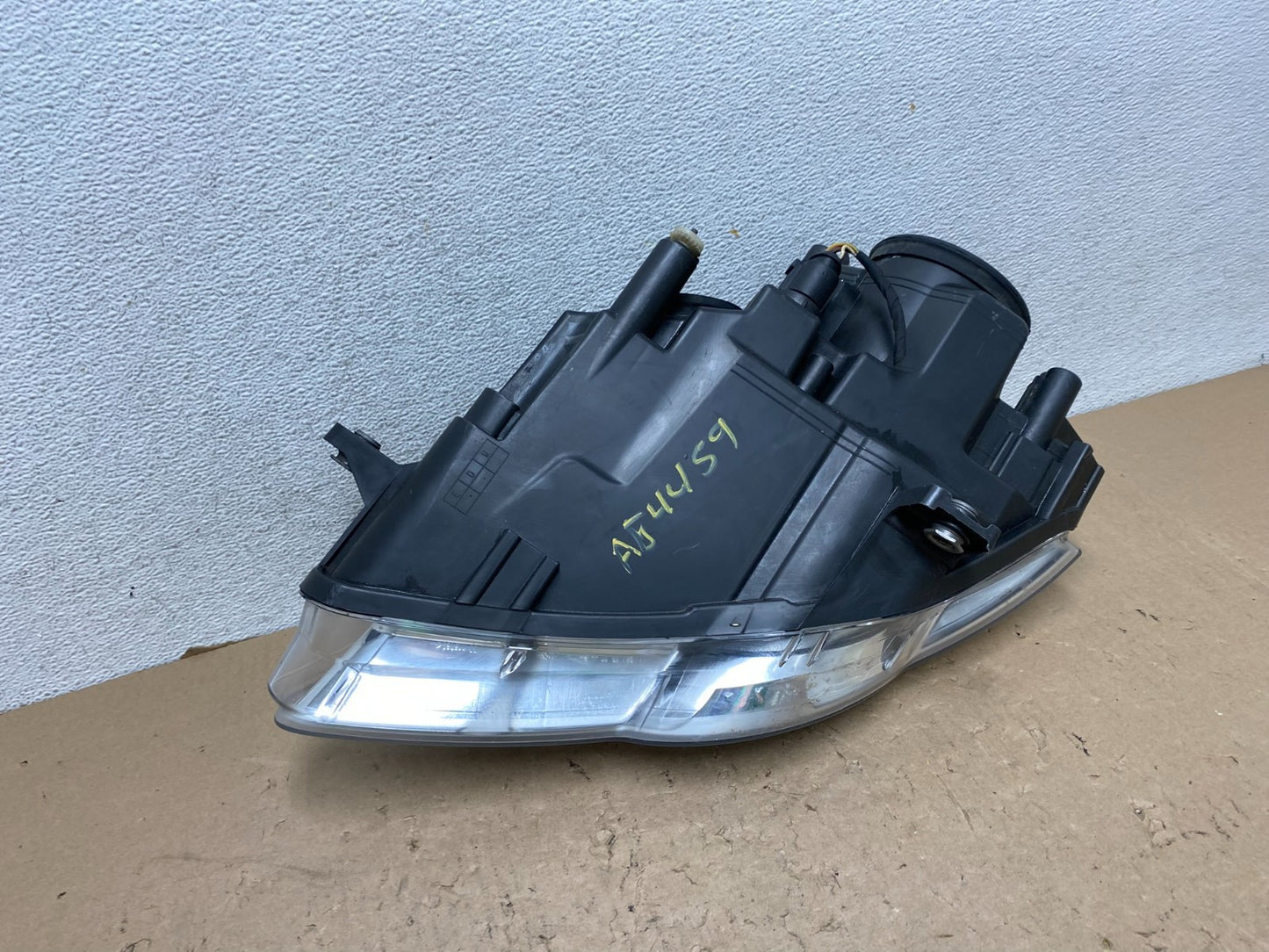 2006-2010 Volkswagen Passat Right Passenger Side Halogen Headlight AG4459 DW8