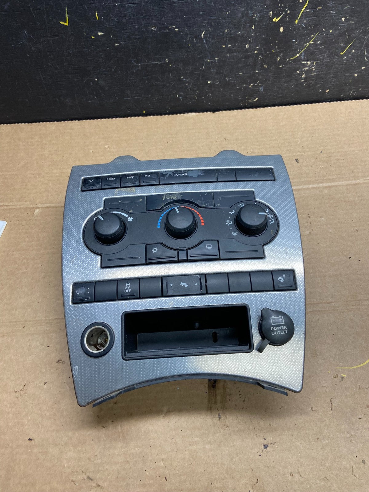 2005 2006 2007 Jeep Commander Grand Cherokee A/C Climate Control Bezel W6505 DG0