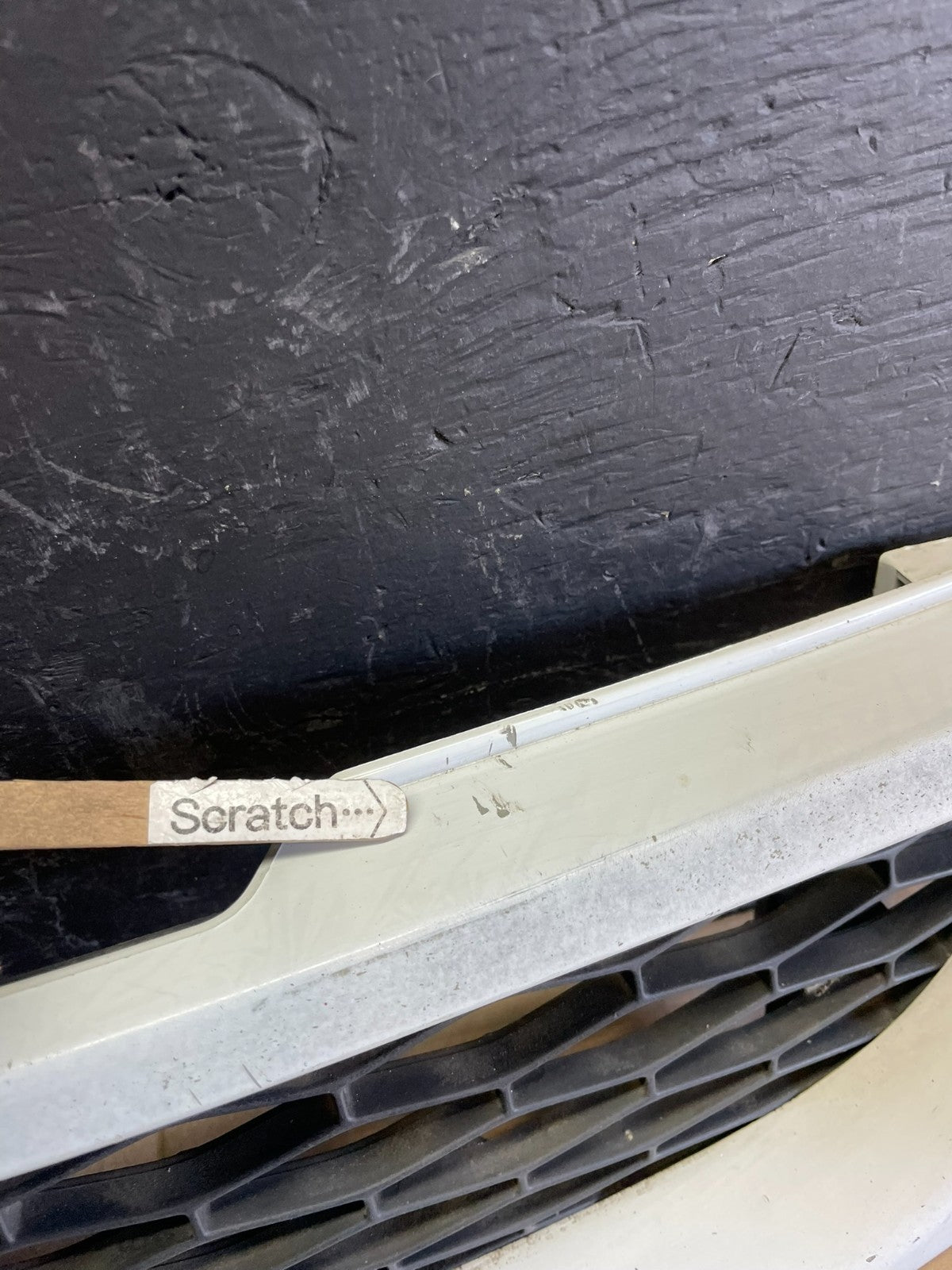 1998 to 1999 Nissan Sentra Front Grille Grill 623108B725 AB78675