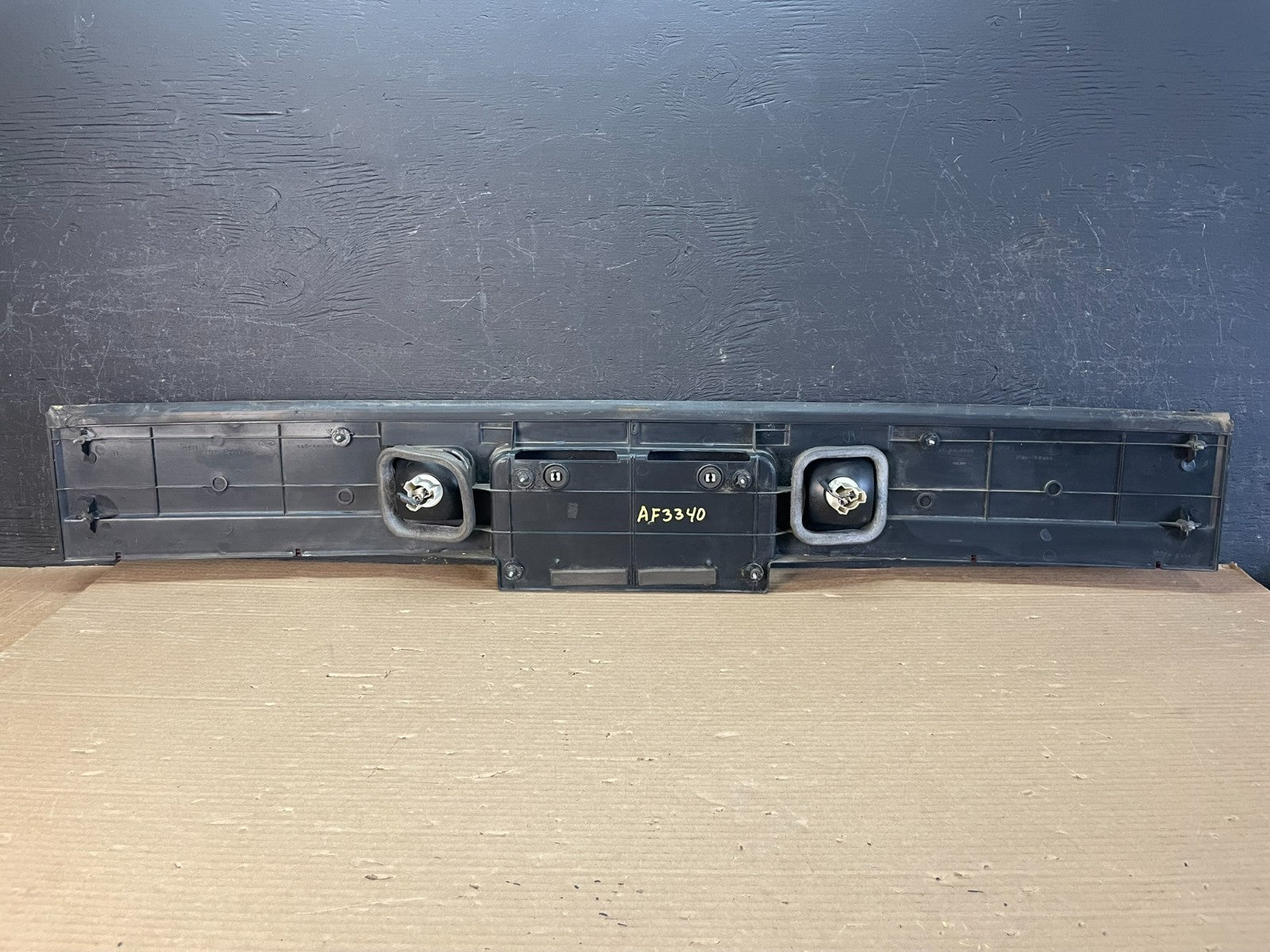 1989 1990 Mercury Cougar LS Rear Trunk Center Tailgate Tail Light Panel af33405