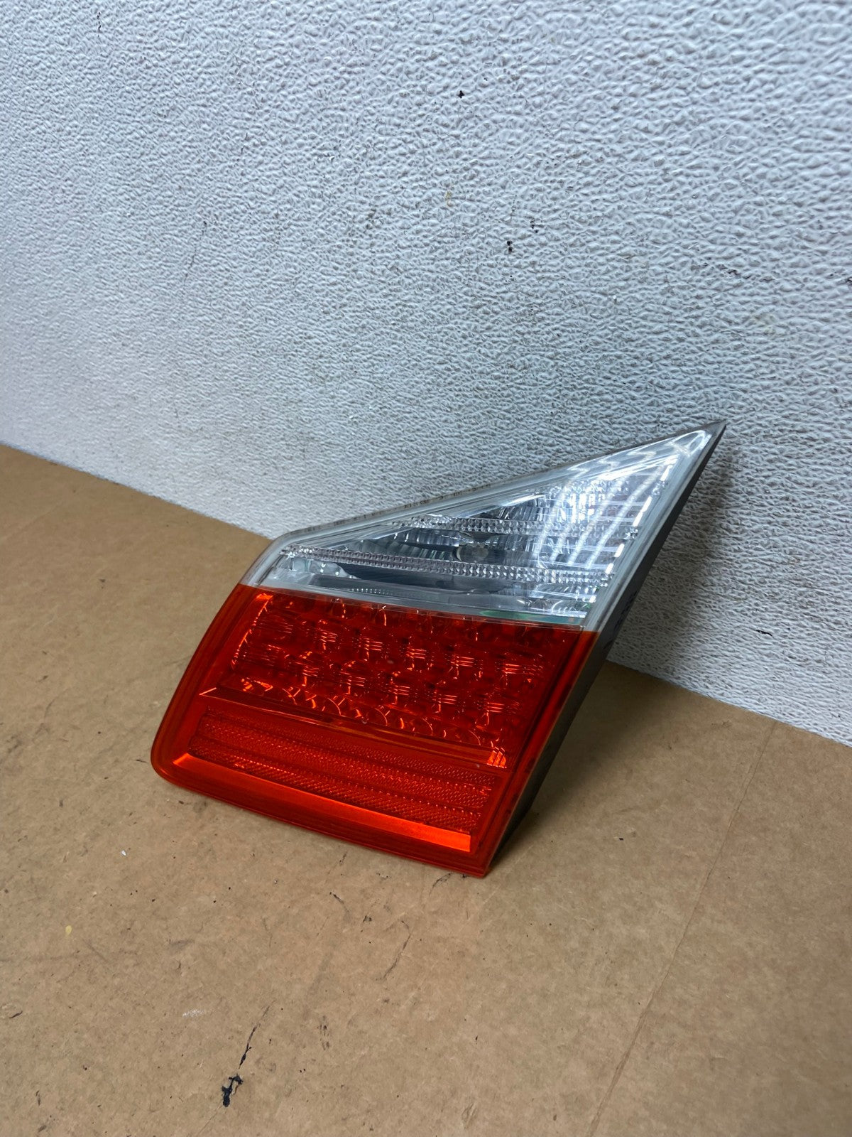 2009-2011 Hyundai Genesis Sedan Right Passenger Inner Tail Light AE3193 LK1