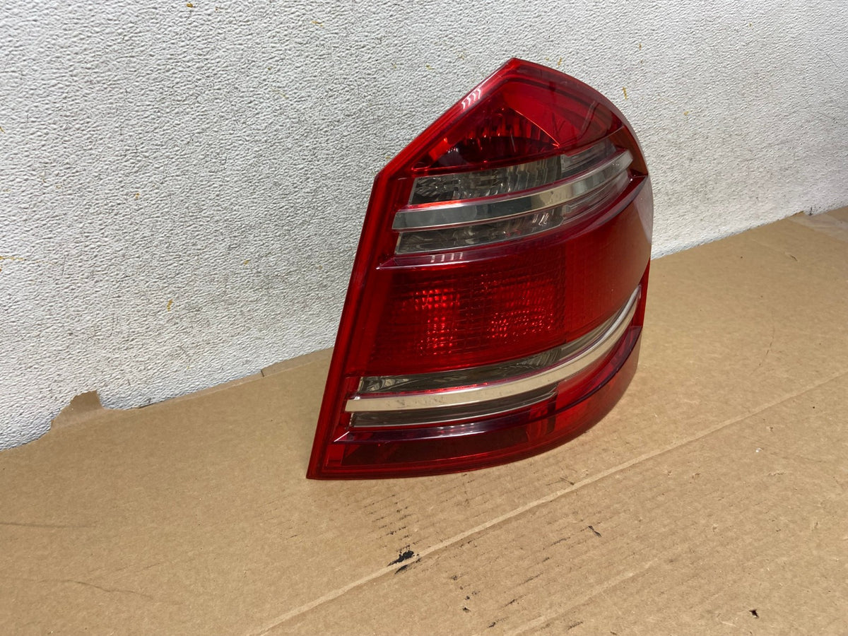 2007 to 2009 Mercedes GL-Class GL450 Right Passenger Tail Light AH7778 LK1