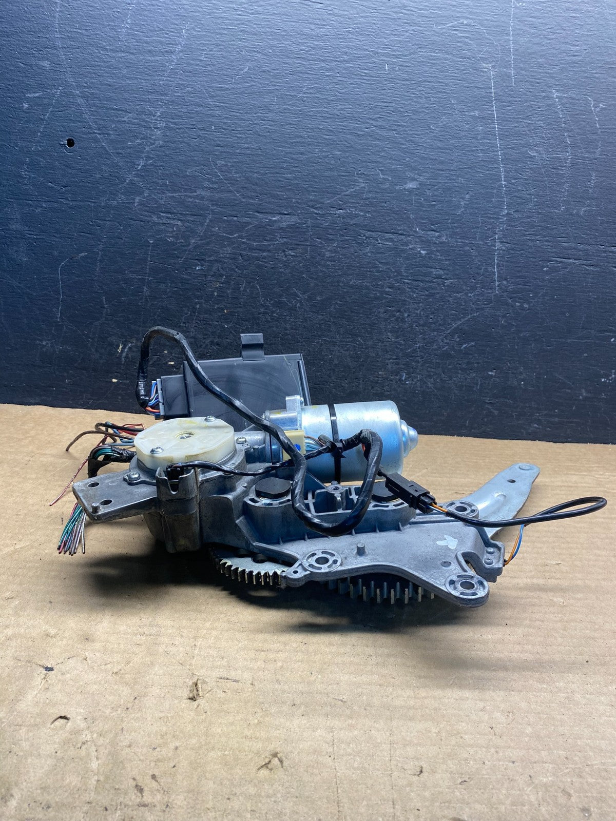 2009 to 2016 GMC Acadia Rear Trunk Liftgate Power Motor Actuator AD9815 DG1