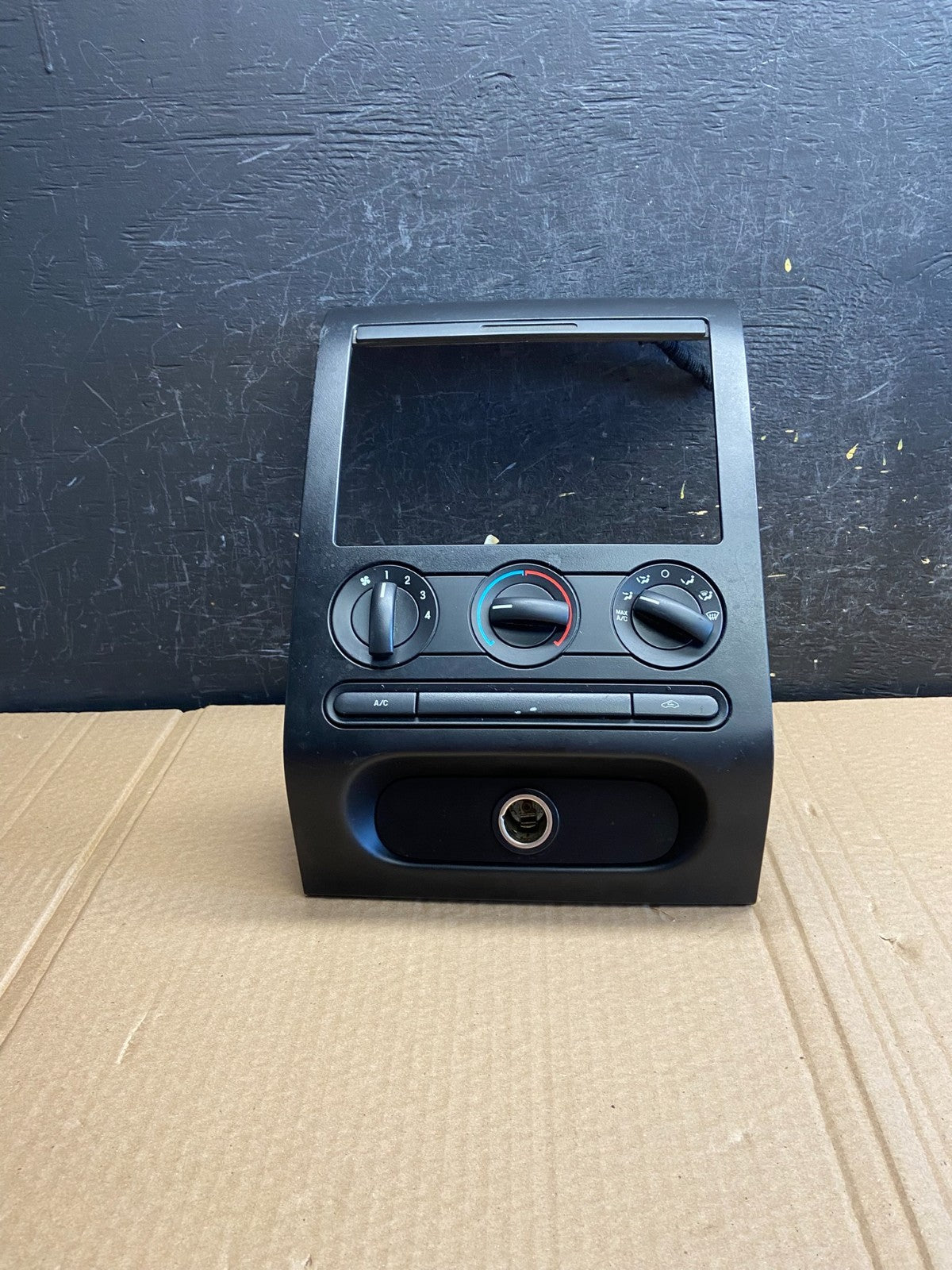 2004 to 2008 Ford F150 Radio Climate Dash Bezel Surround Black AF6112 DG0