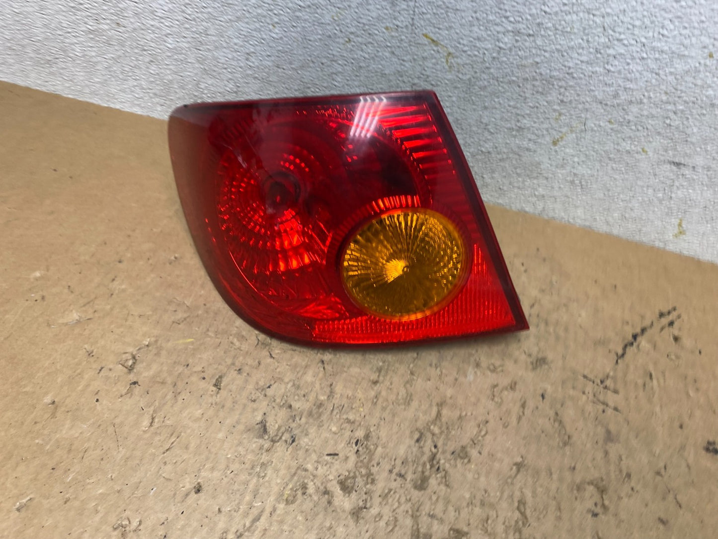2003 to 2005 Toyota Corolla Left Driver Lh Side Tail Light Oem Q8732 DW1