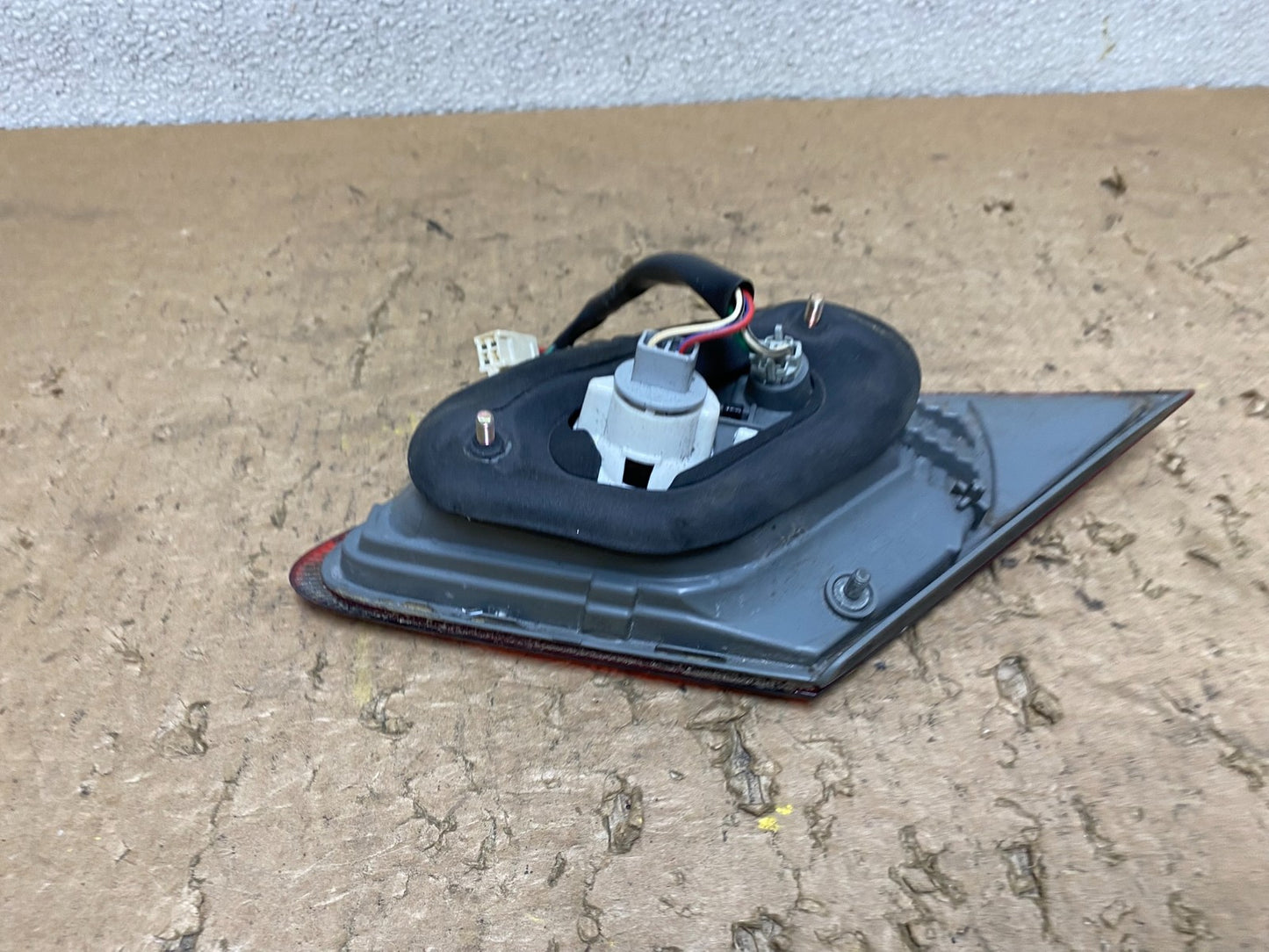 2005-2010 Toyota Avalon Left Driver LH Side Tail Light Inner V8539 DW6