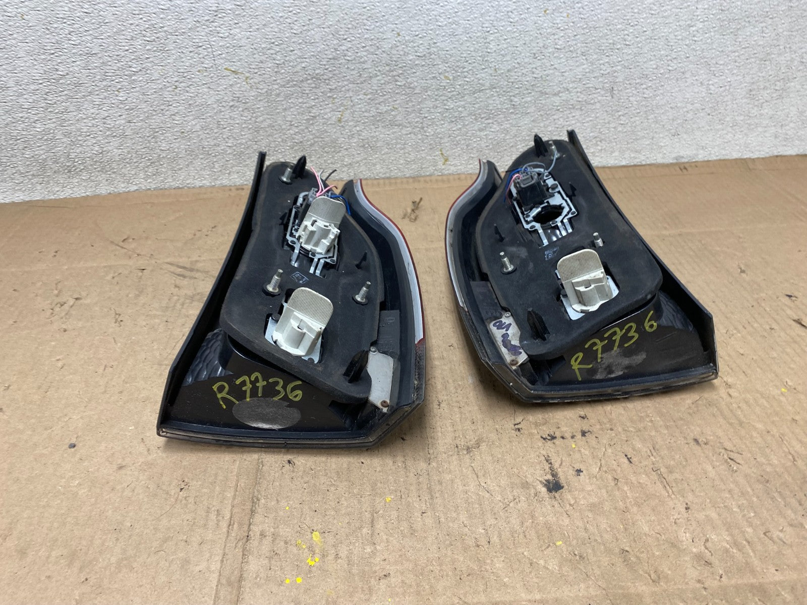 2005 to 2007 Volvo Xc70 V70 Left+Right set Tail Lights Oem R7736 PS9