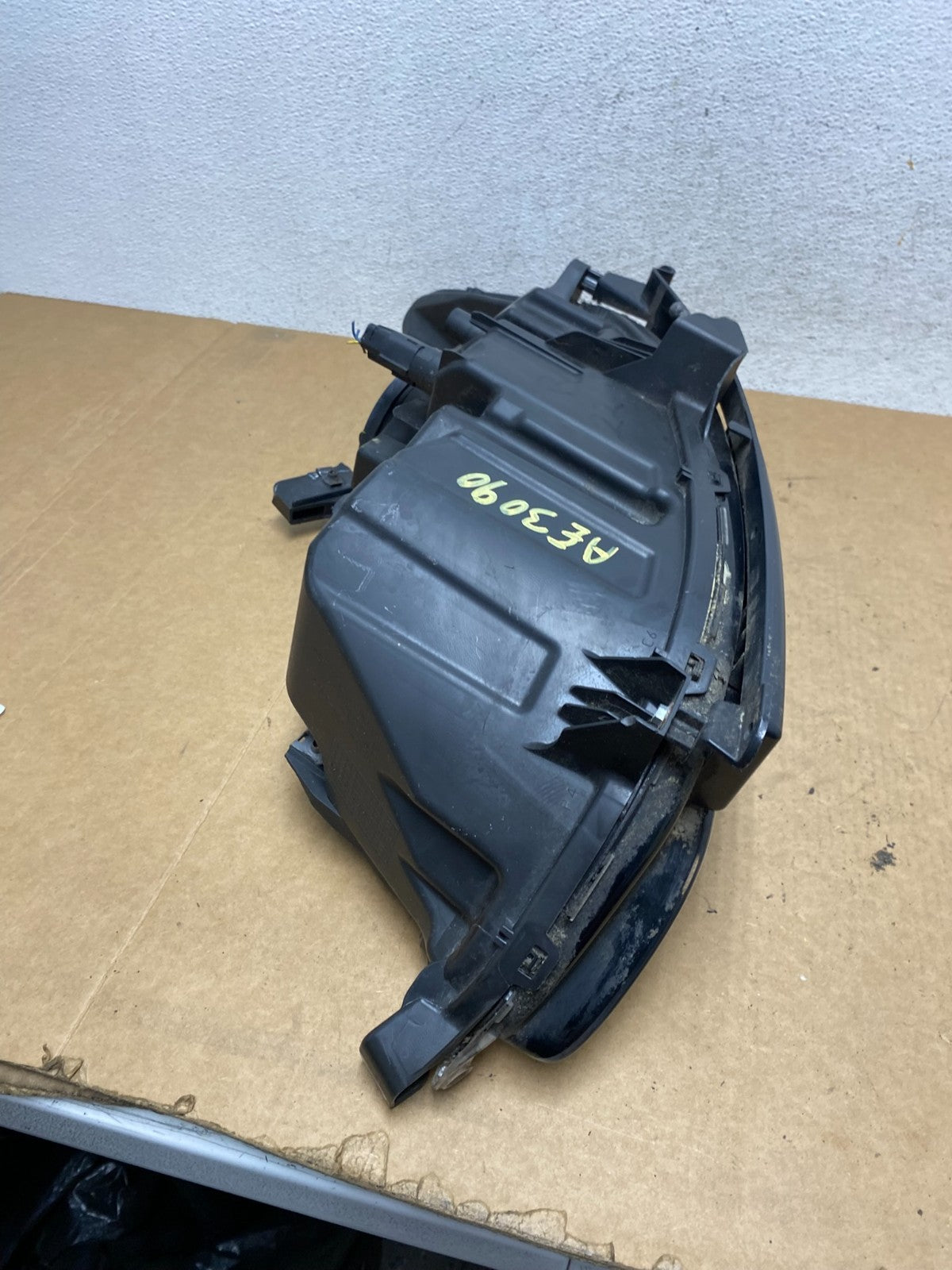 2013 to 2016 Ford Fusion Right Passenger Rh Side Headlight AE3090 DW8