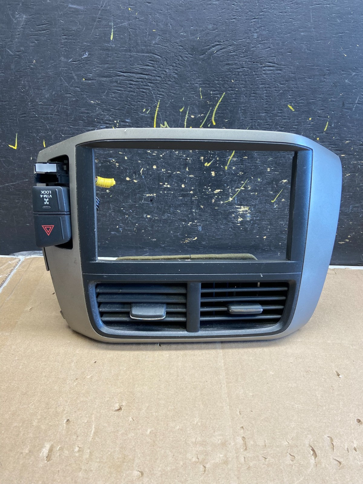 2006-2008 Honda Pilot Center Dash Radio Screen Display Trim Bezel AB19010