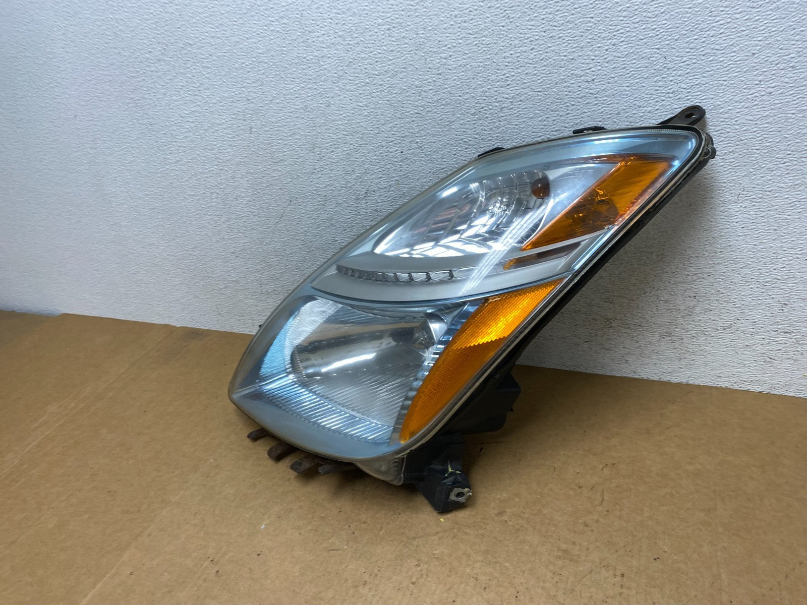 2006-2009 Toyota Prius Left Driver LH Side Blue Headlight Halogen AE3068 DW1