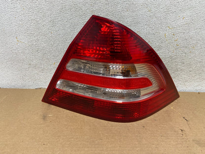 2005-2007 Mercedes-Benz C230 W203 C-Class Right Passenger Tail Light AH4448 DW0
