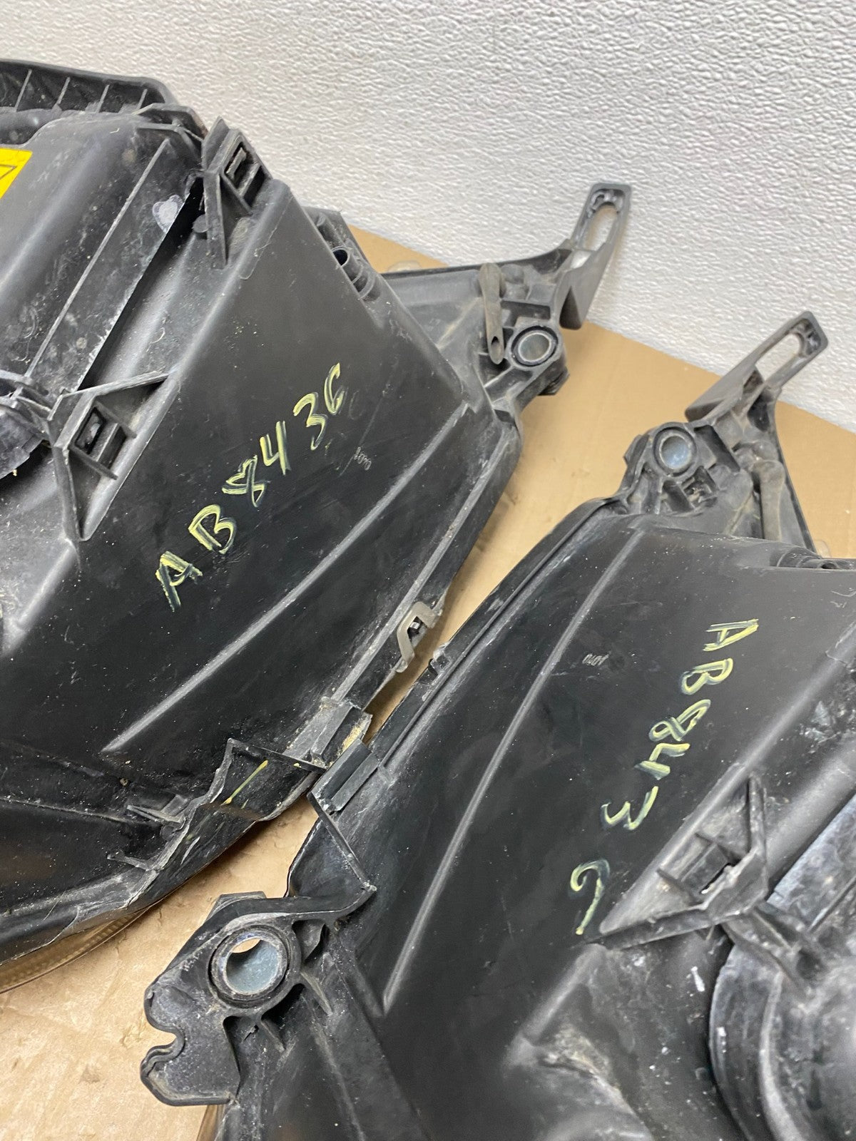 1998 to 2001 Mercedes ML320 ML-Class Left+Right Xenon Black Headlights AB8436 DG14