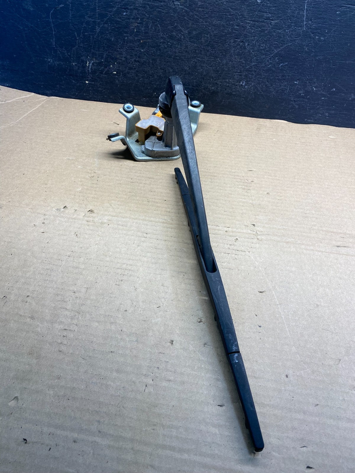2011 to 2017 Honda Odyssey Rear Windshield Washer Wiper Motor AE00792