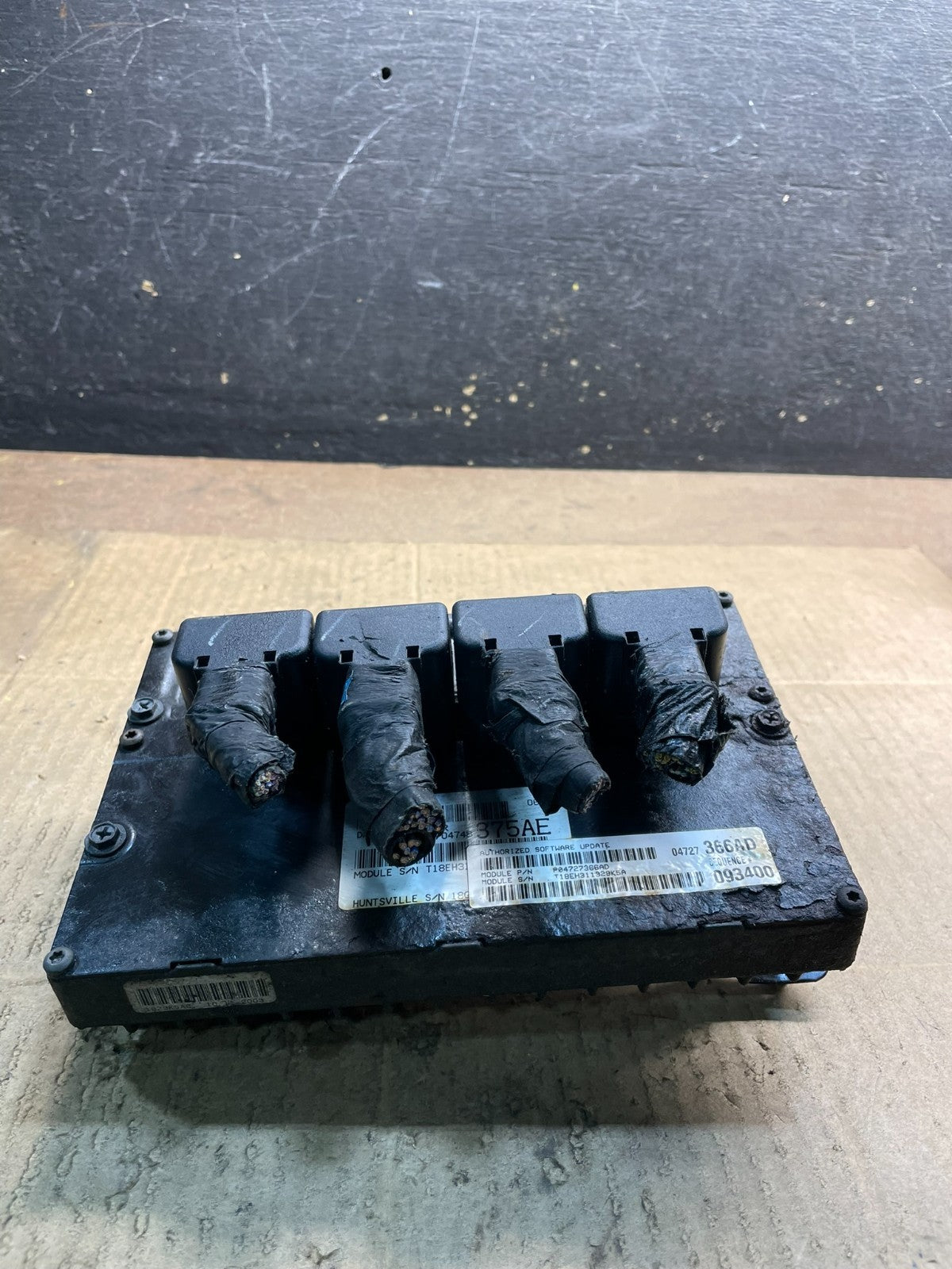 2005 Dodge Caravan 3.8L Engine Computer Module ECU ECM OEM Y7366 DG1