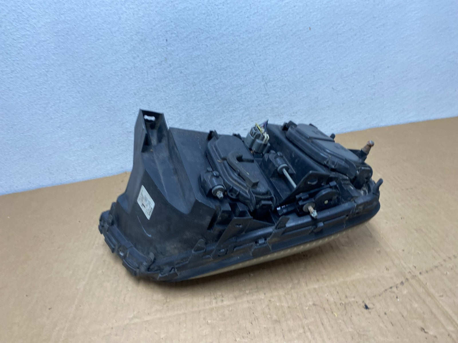 2000 to 2005 Cadillac Deville Left Driver LH Side Headlight AC7654 DW6