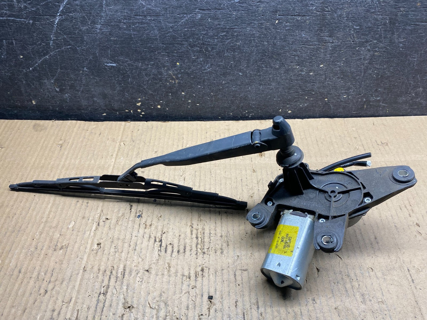 2004 to 2009 Cadillac SRX Rear Windshield Washer Wiper Motor Y1379 DG1
