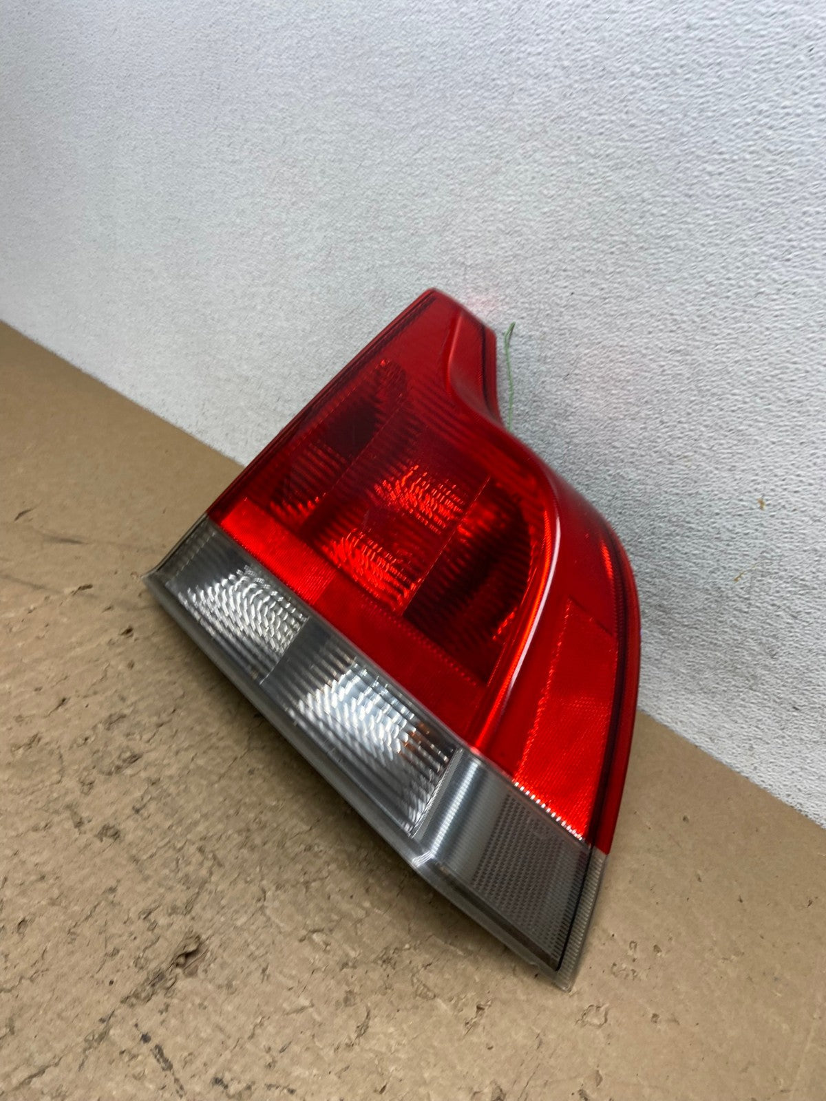 2001 to 2004 Volvo S60 Right Passenger Side Tail Light AG1446 LK1