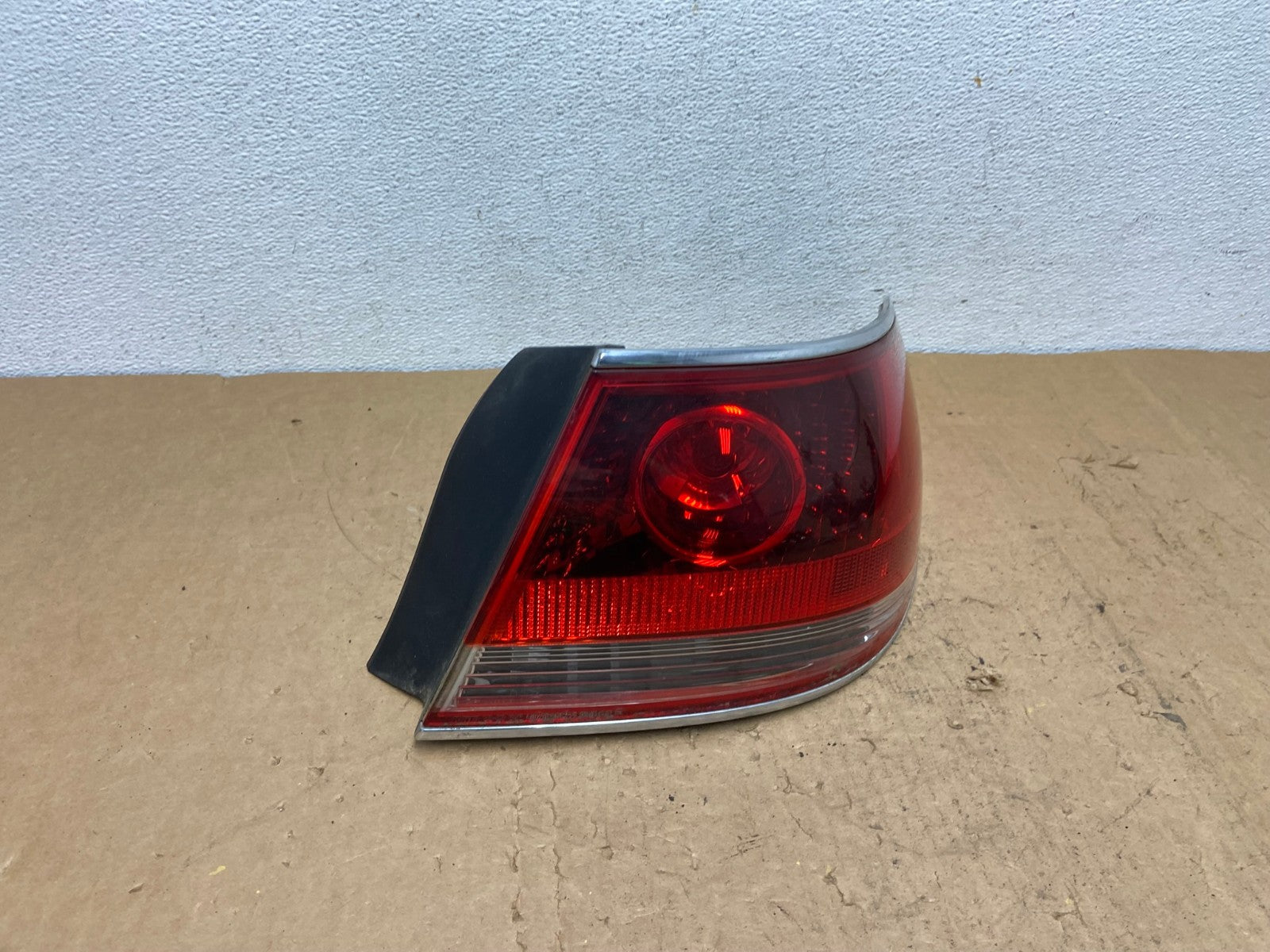 2005 - 2006 Lexus ES330 Right Passenger Side Tail Light AD0503 LK2