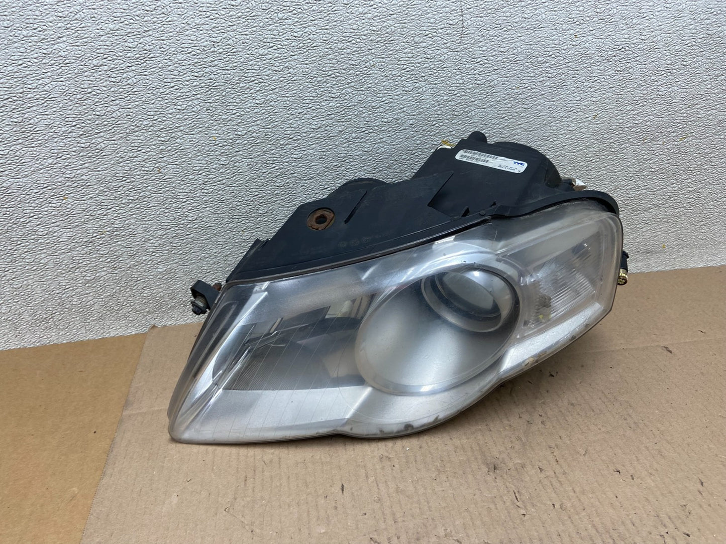 2006 - 2010 Volkswagen Passat Left Driver LH Side Halogen Headlight TYC Z3919 DW0