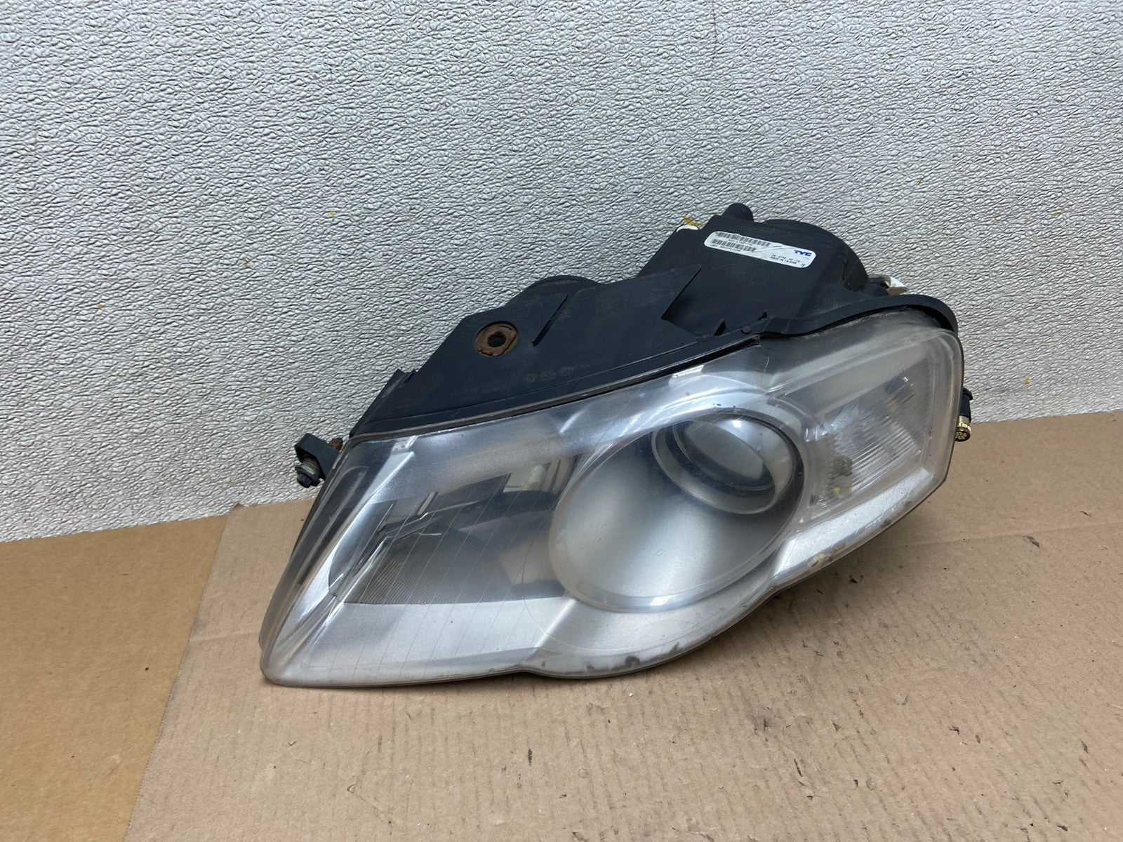 2006 - 2010 Volkswagen Passat Left Driver LH Side Halogen Headlight TYC Z3919 DW0