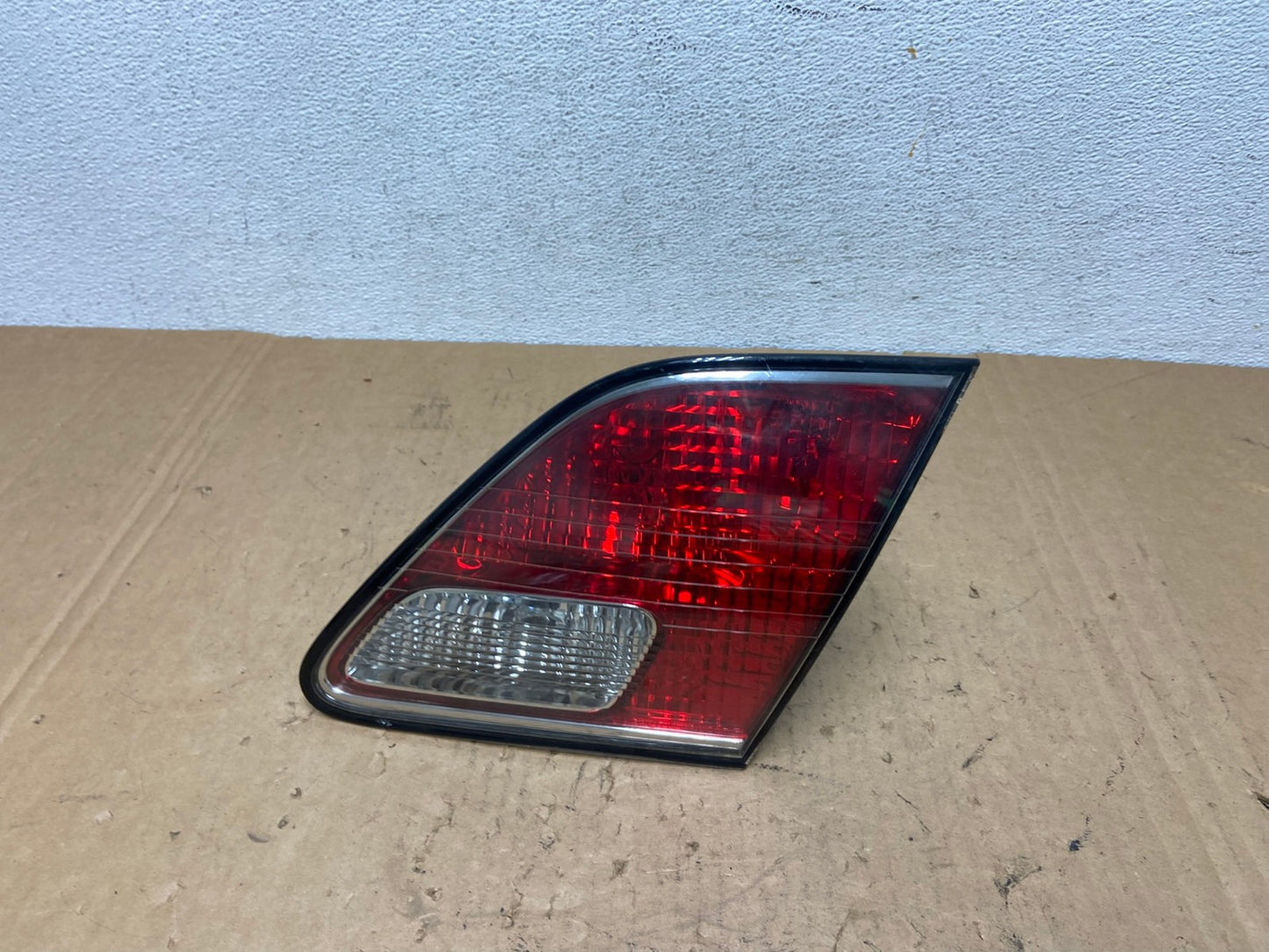 2002 2003 2004 Lexus Es300 Es330 Right Passenger Inner Tail Light AD3030 LK0