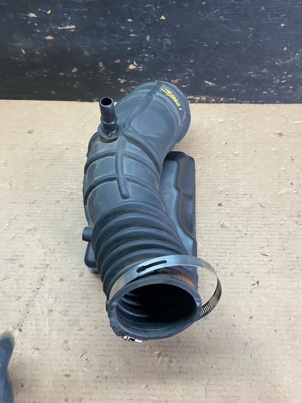 2009-2012 Ford Flex Taurus Lincoln Mks Air Hose  Duct Tube OEM S1429 DG17