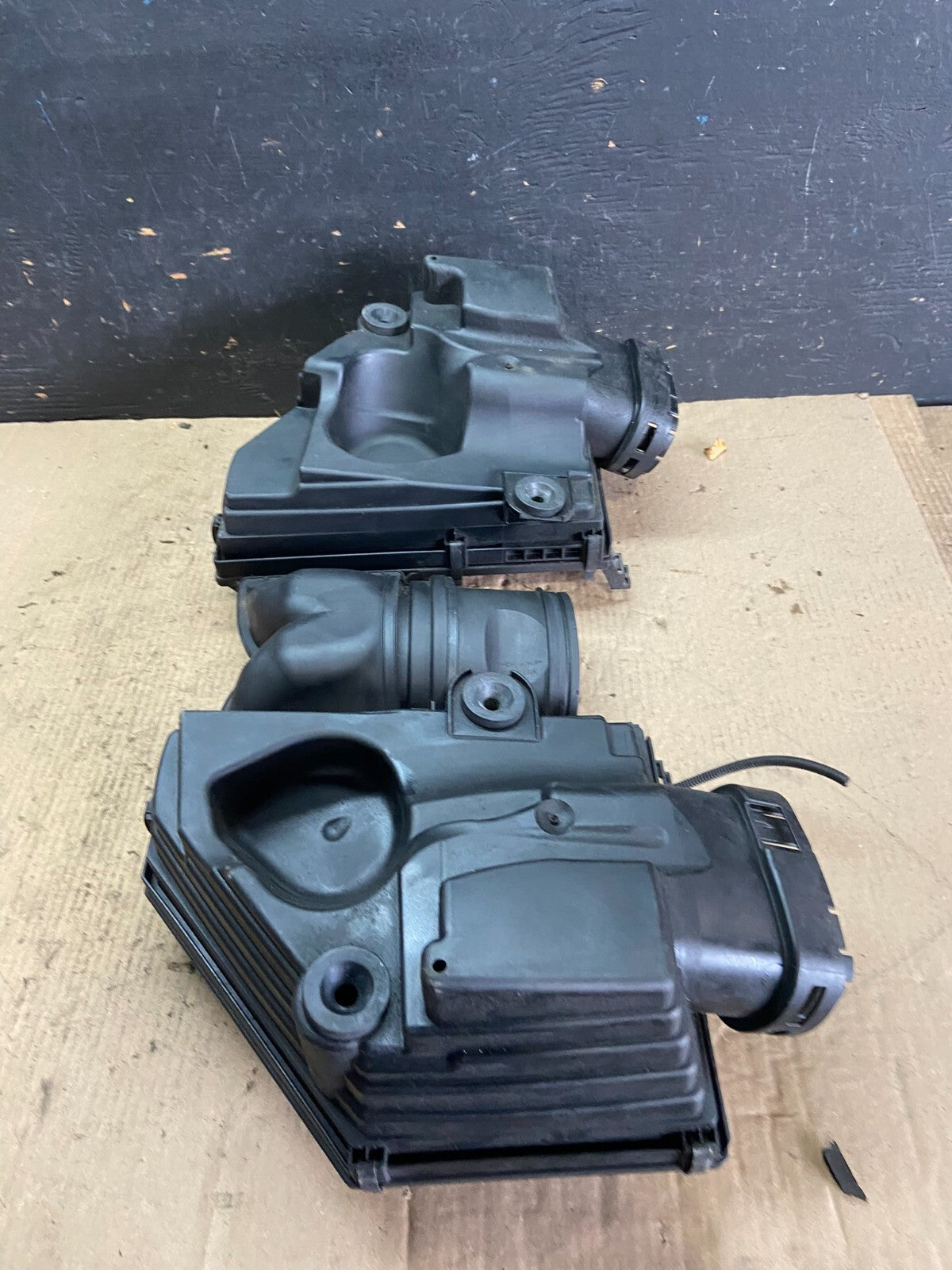 2007 to 2010 BMW E70 X5 N62 Air Intake Cleaner Filter 7548896 OEM O0579 DG7