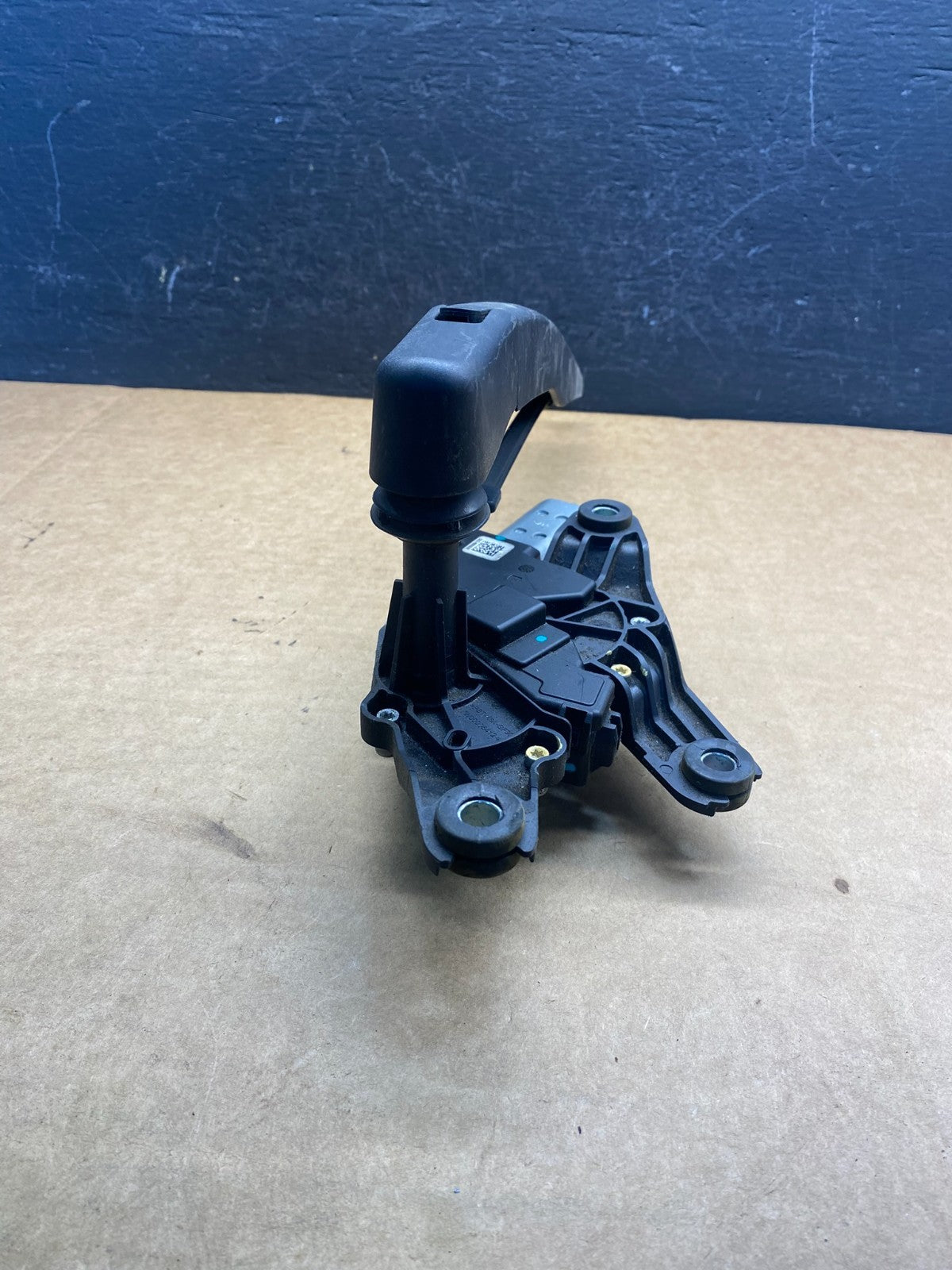 2020 to 2023 Ford Explorer Rear Windshield Wiper Motor ad7475 DG4