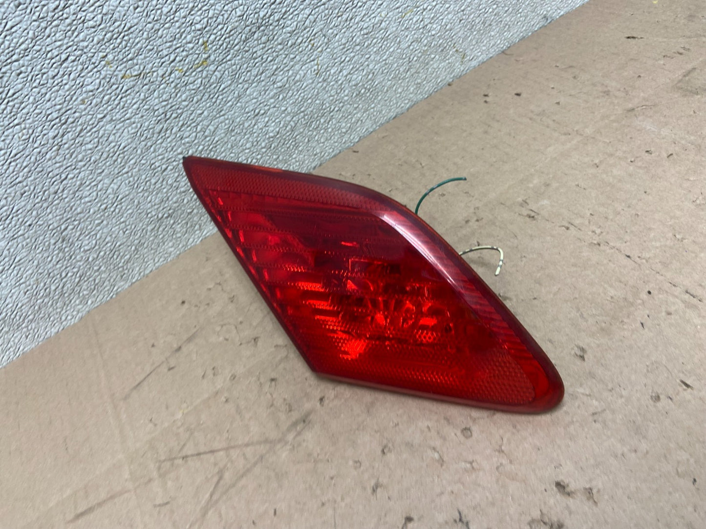 2003 to 2004 Toyota Avalon Left Driver LH Side Inner Tail Light AA0552 DW1