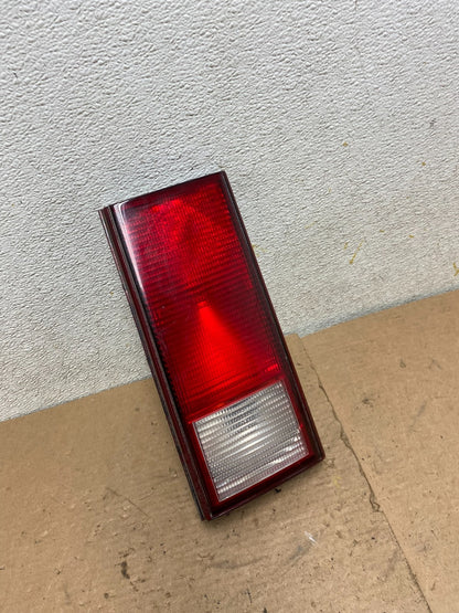 1996 1997 1998 Buick Skylark Right Passenger RH Side Inner Tail Light P5333 DW2