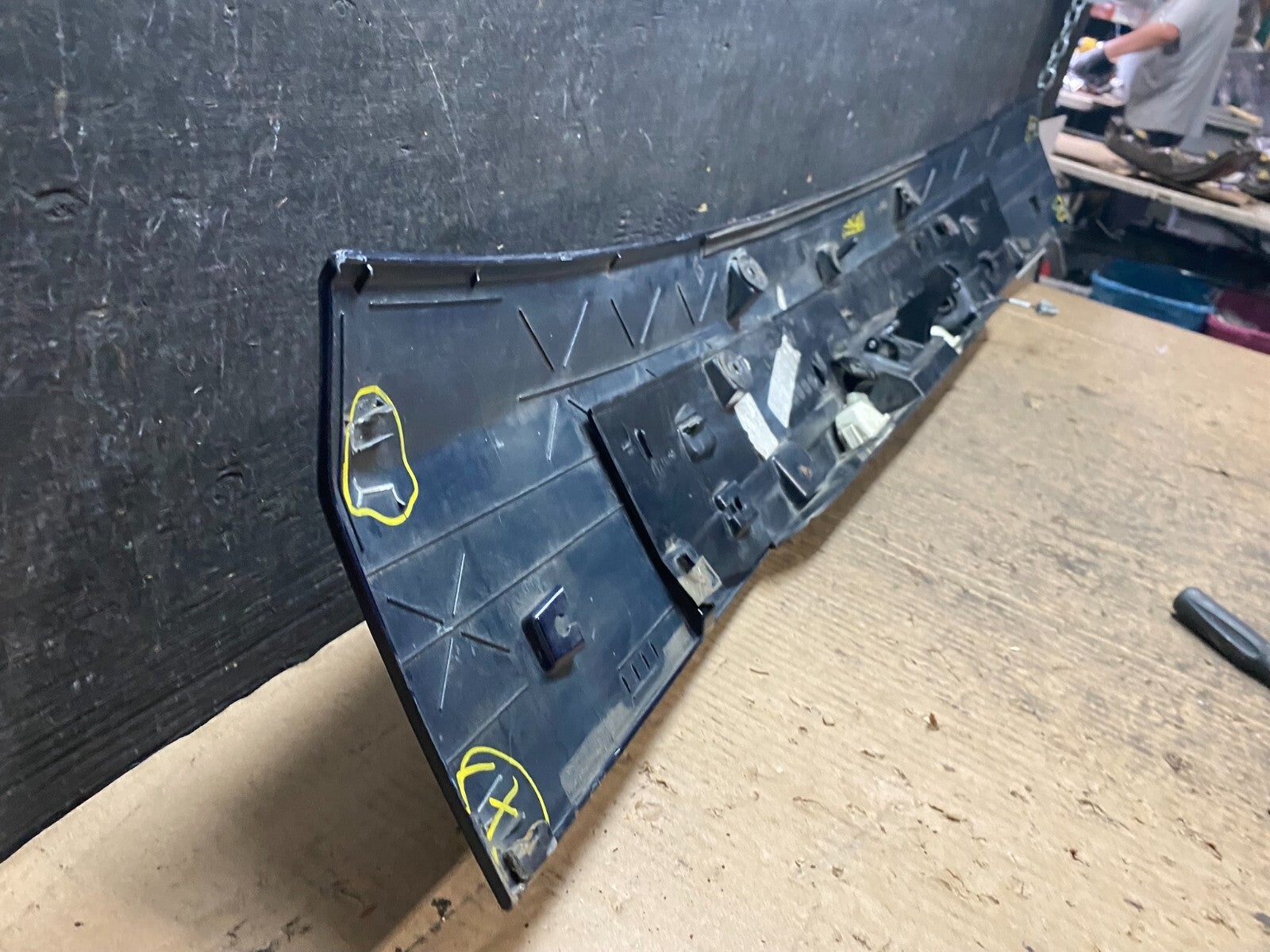 2011-2018 Dodge Grand Caravan Rear Tail Gate Trim Molding Panel N2045 PS12